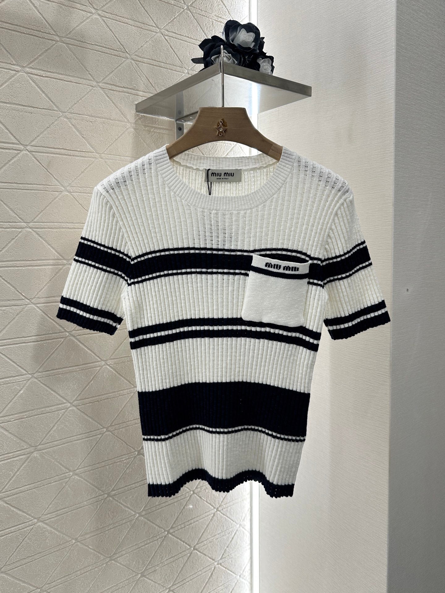 Gestreifte, gestrickte Kurzarm