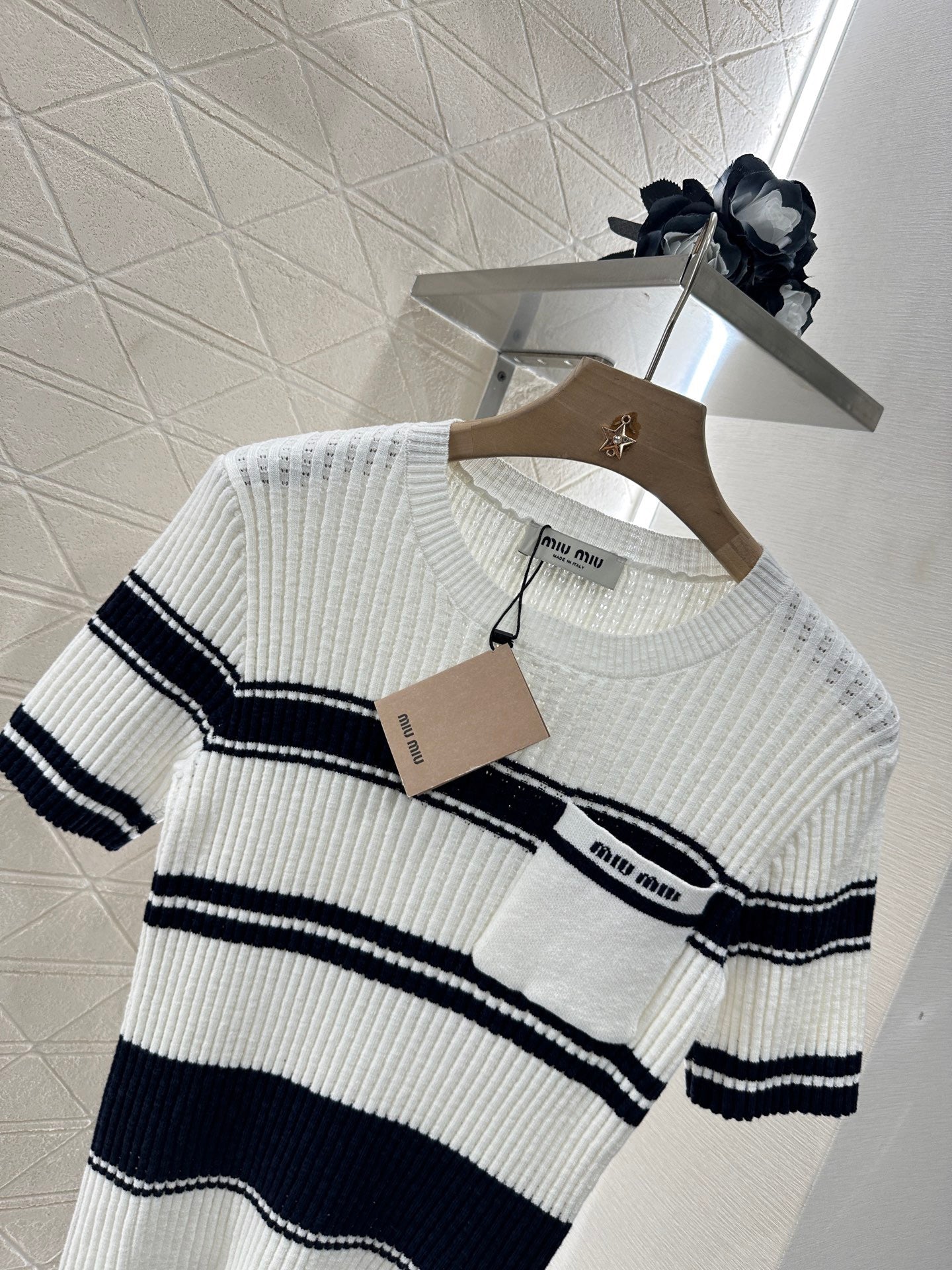 Gestreifte, gestrickte Kurzarm