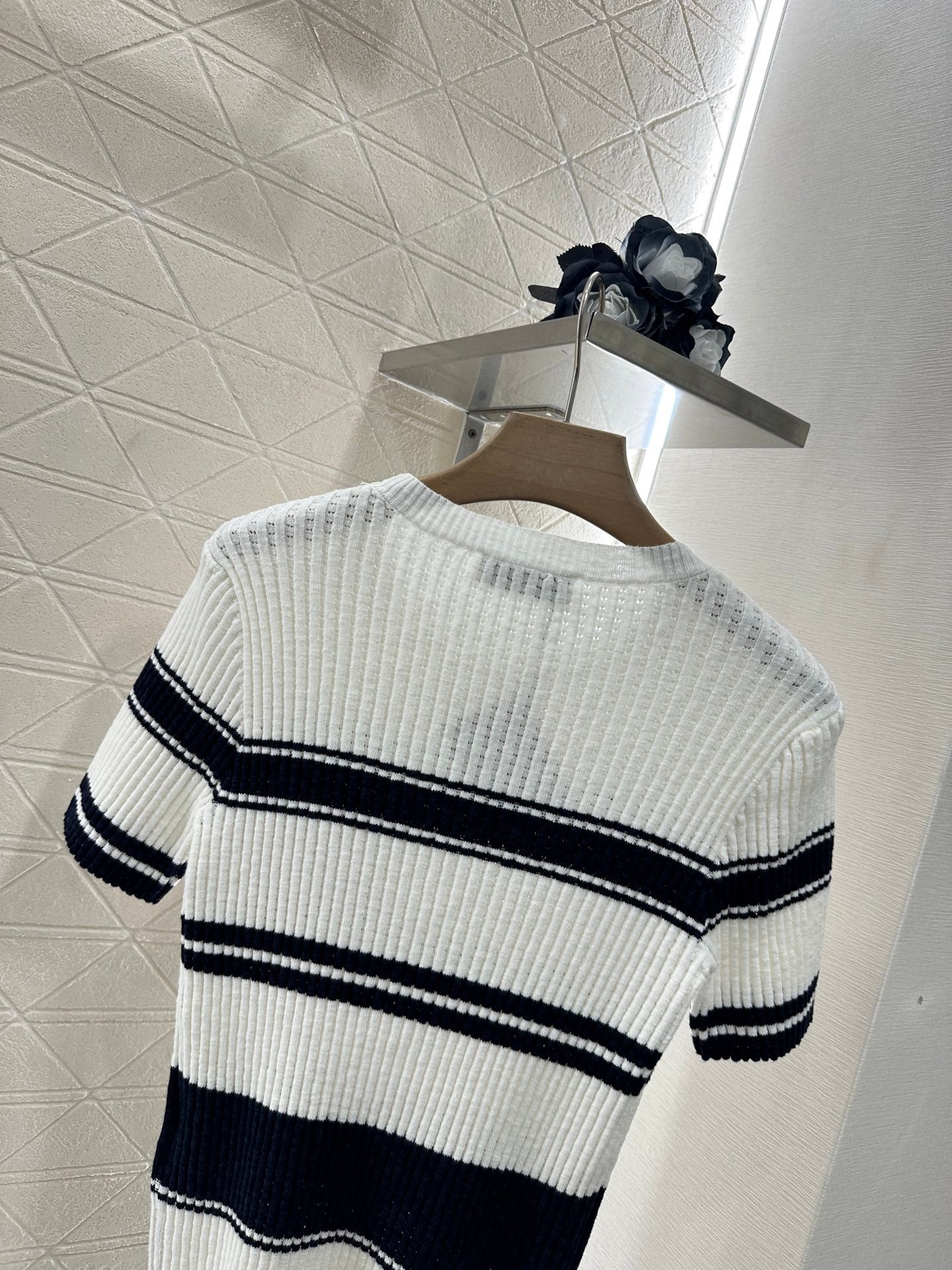 Gestreifte, gestrickte Kurzarm