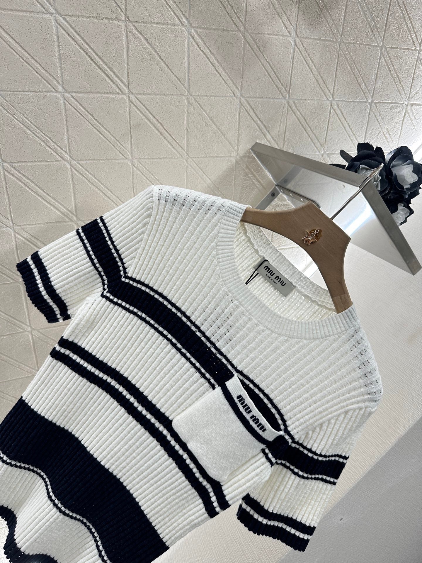 Gestreifte, gestrickte Kurzarm