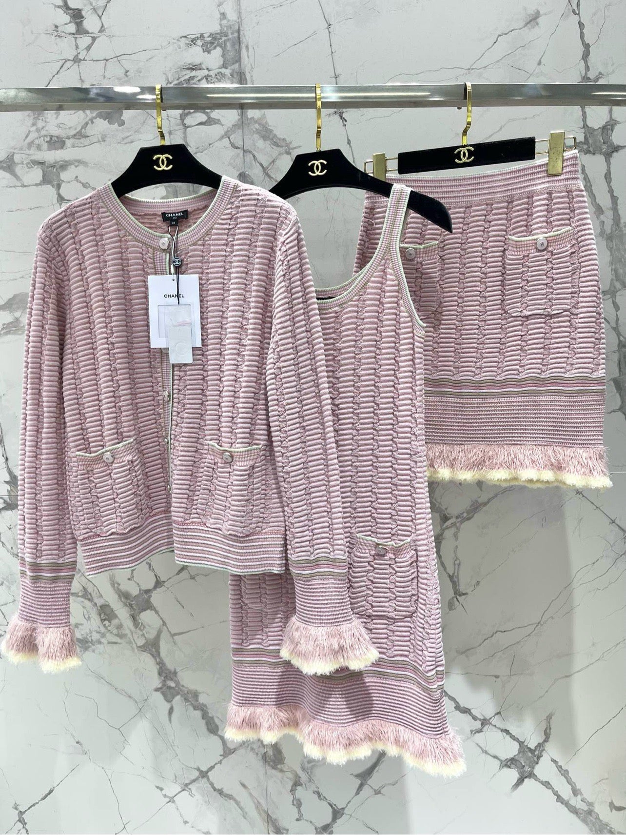 Manches tricotées de couleur contrastée