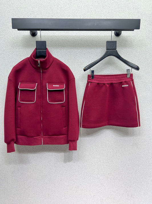 Roter Freizeitanzug aus Space Cotton