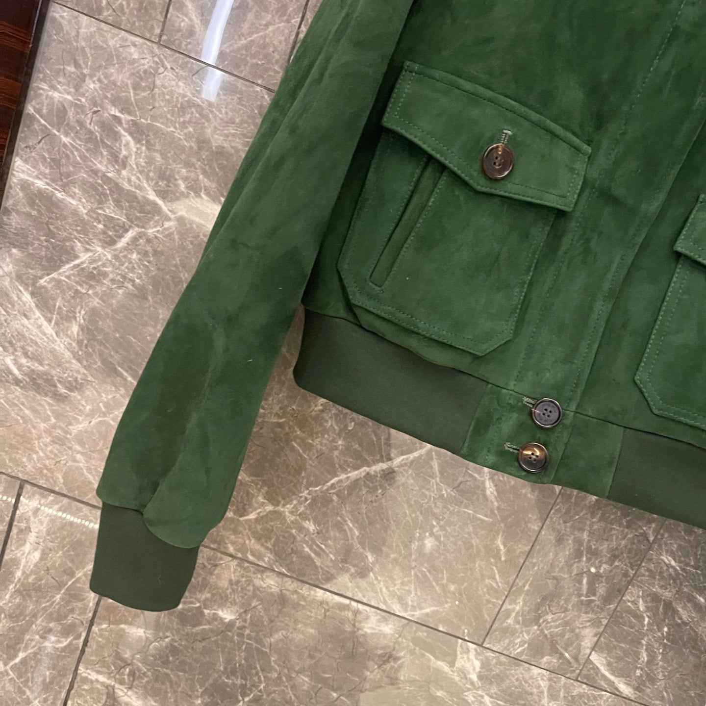 Veste courte en cuir suédé vert vintage