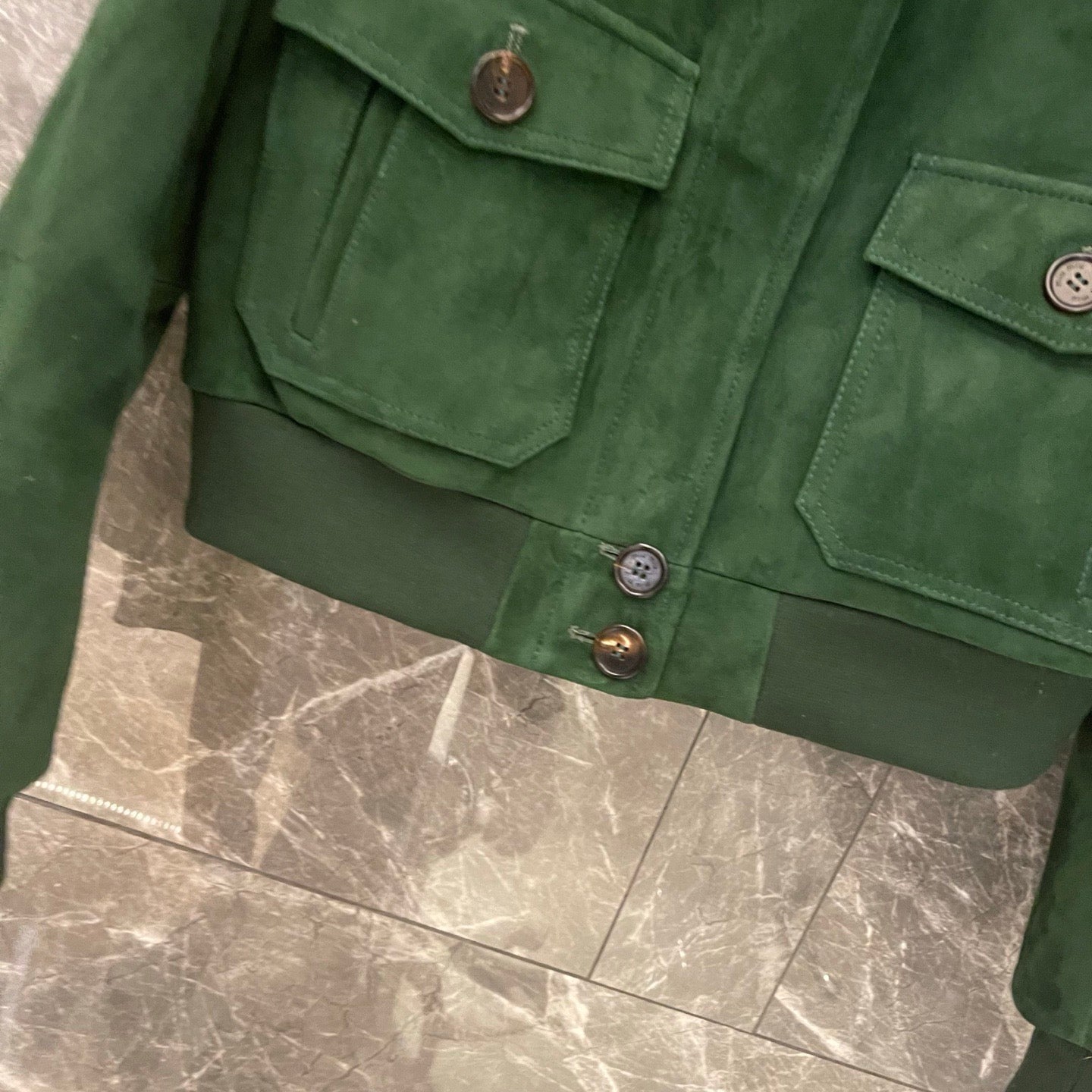 Veste courte en cuir suédé vert vintage