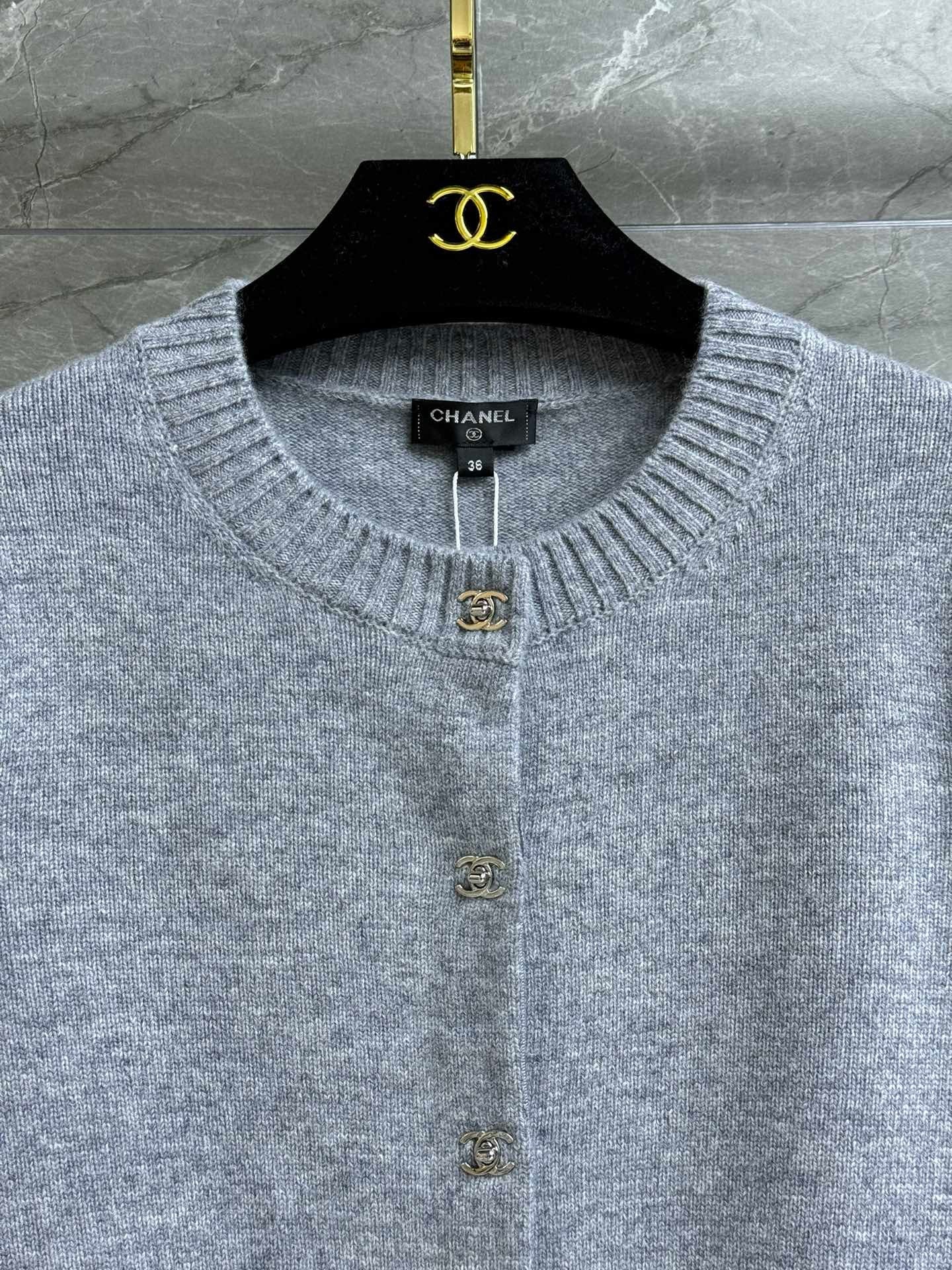 Cardigan en cachemire à boutons style sac à dos