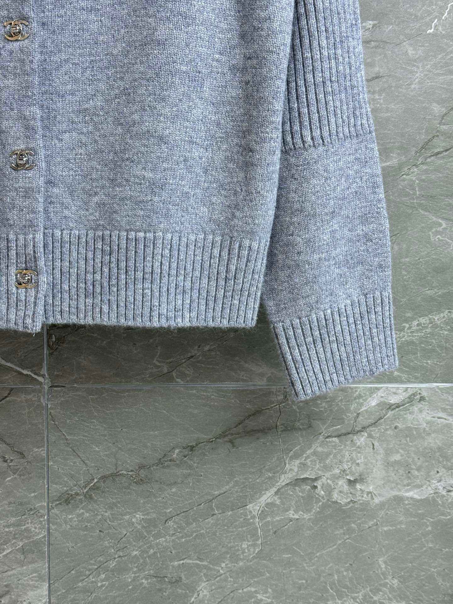 Cardigan en cachemire à boutons style sac à dos