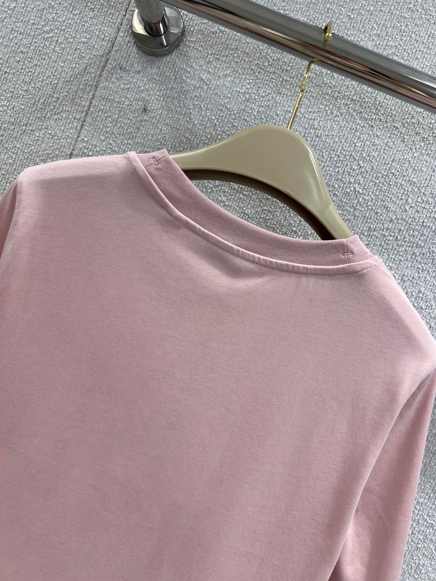 T-shirt à manches courtes et col rond brodé Cheval de guerre