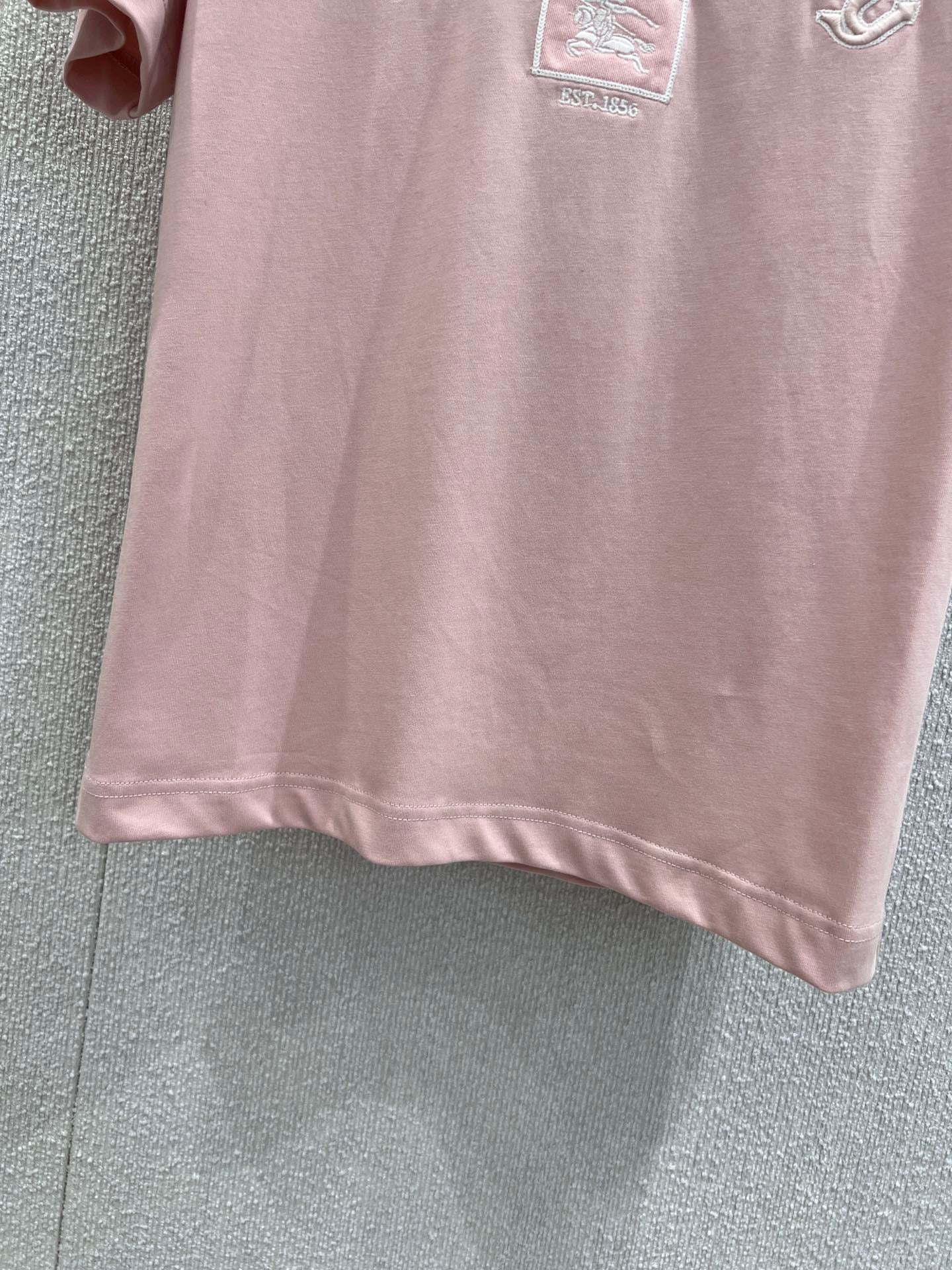 T-shirt à manches courtes et col rond brodé Cheval de guerre