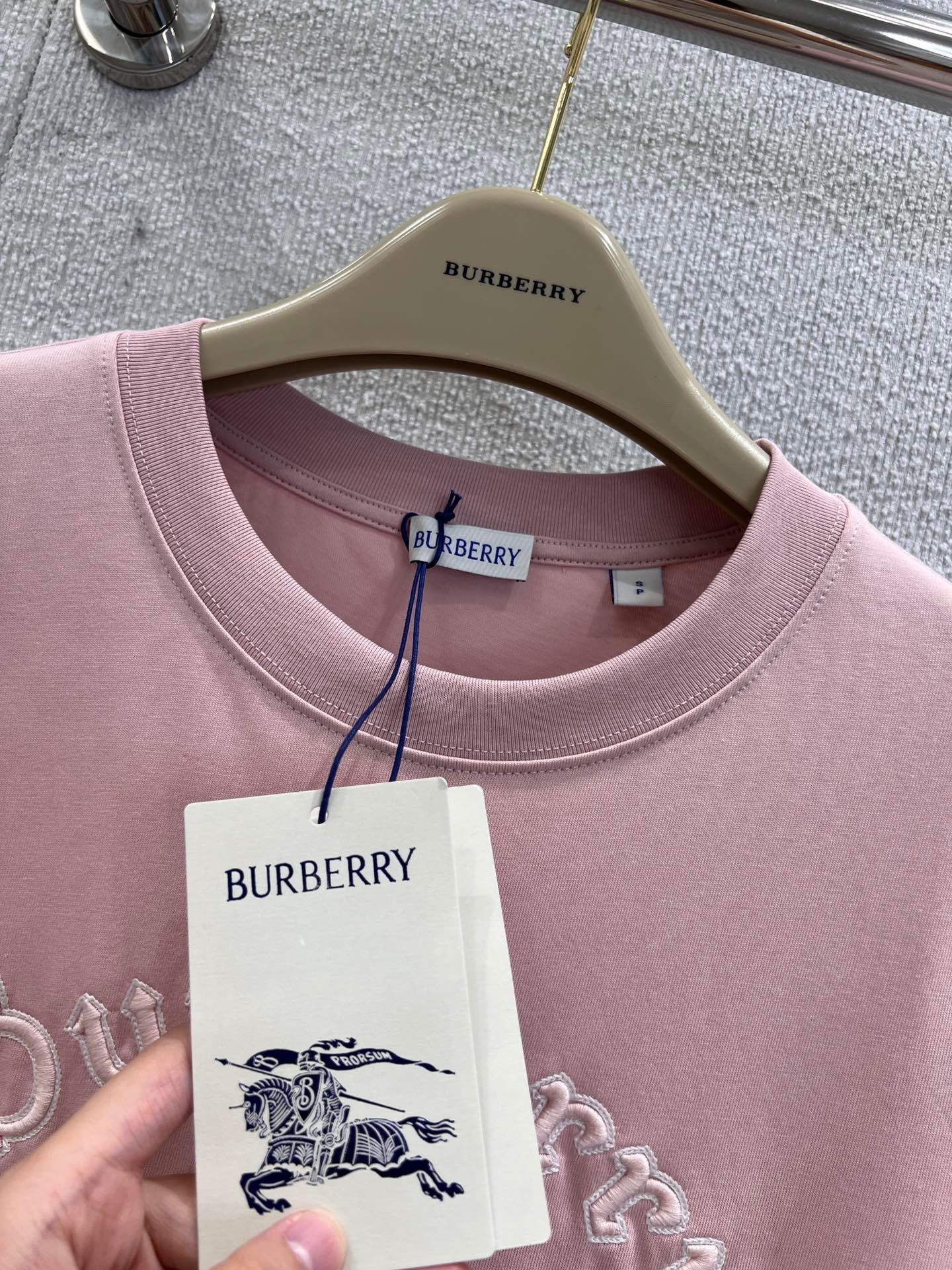 T-shirt à manches courtes et col rond brodé Cheval de guerre