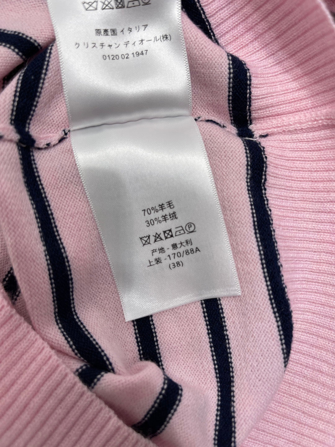 Strickpullover mit langen Ärmeln und fünfzackigem Stern in Kontrastfarbe