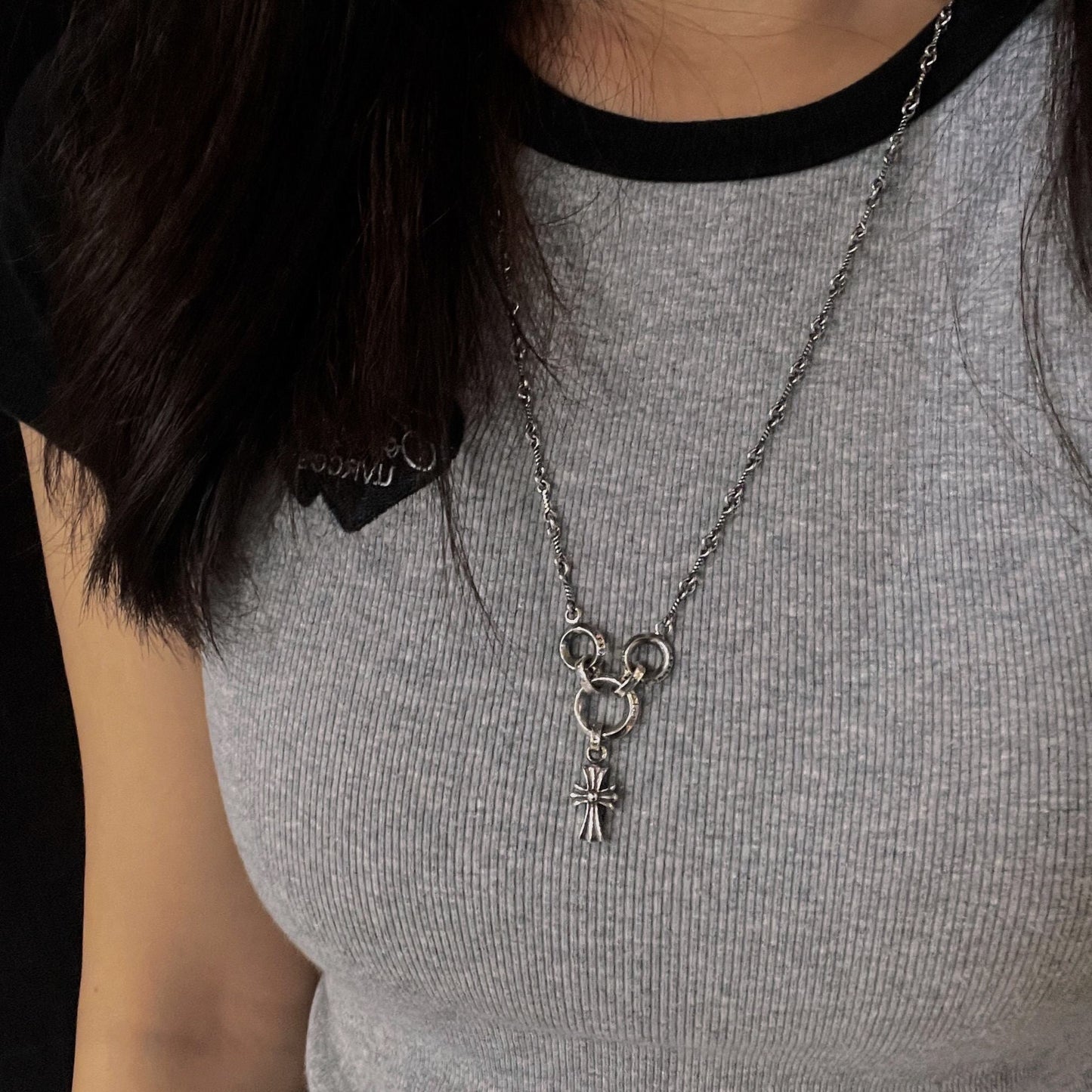 🔥🔥🔥24FW NEUE CHHES-Halskette mit drei Ringen und kleinem Kreuz