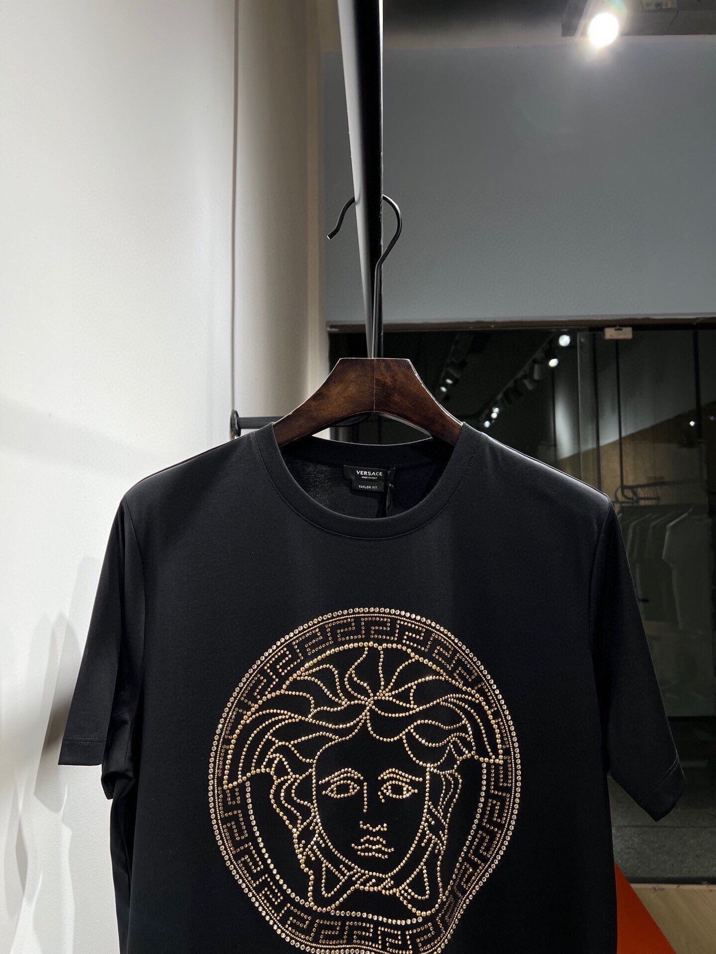 🔥24FW NEUES DV MEDUSA-Avatar-Element mit buntem Strass-T-Shirt