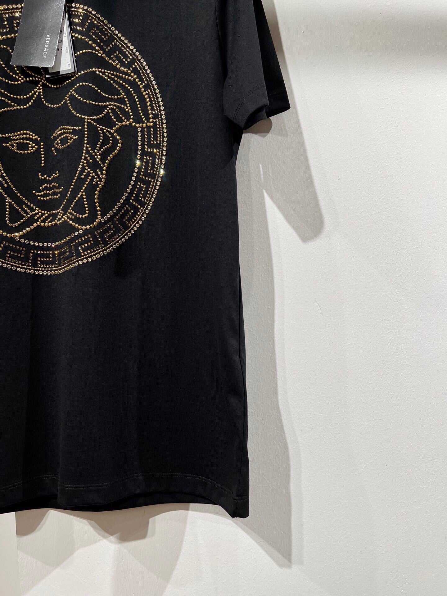 🔥24FW NEUES DV MEDUSA-Avatar-Element mit buntem Strass-T-Shirt