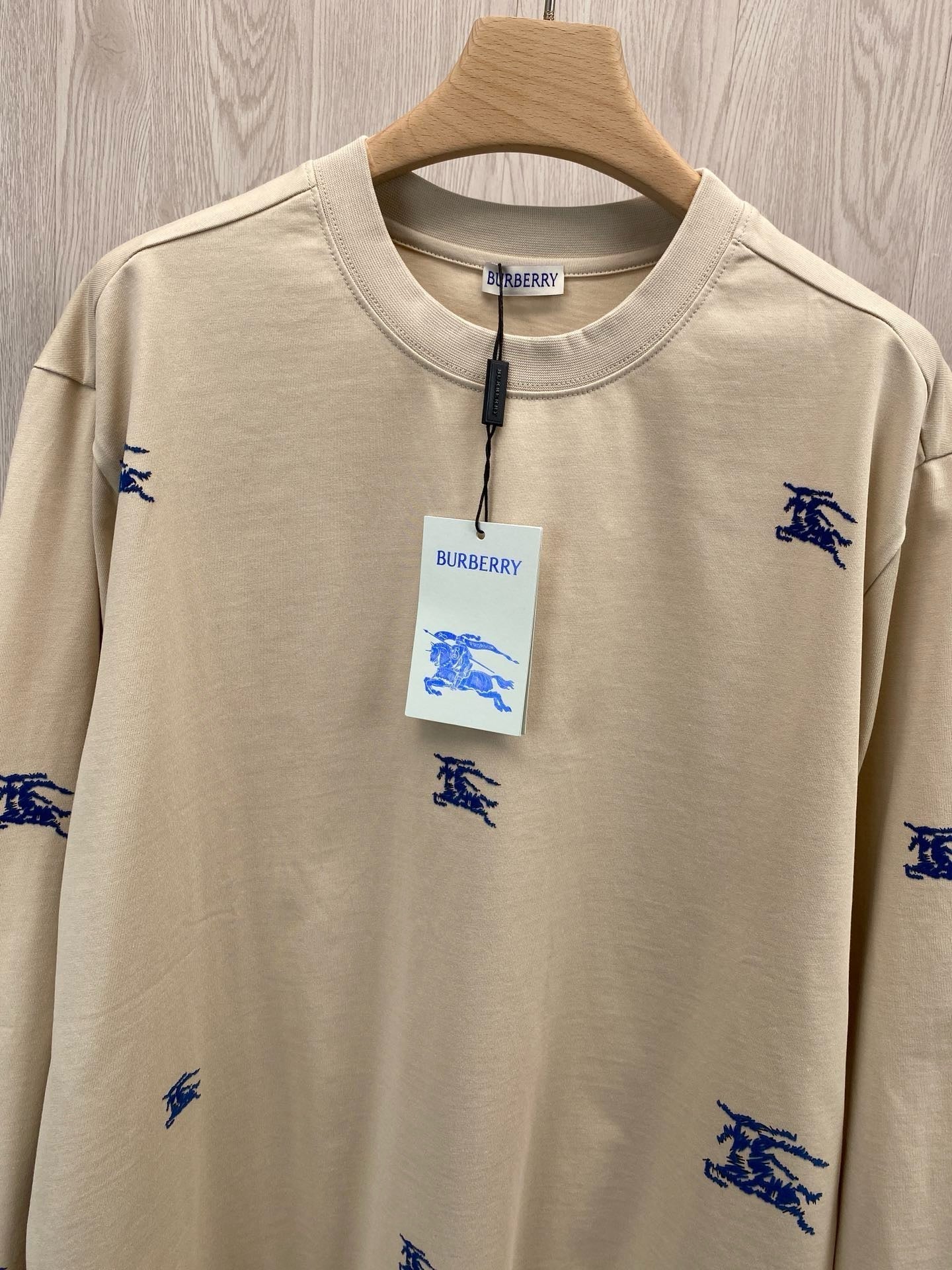 Sweat-shirt brodé Burber