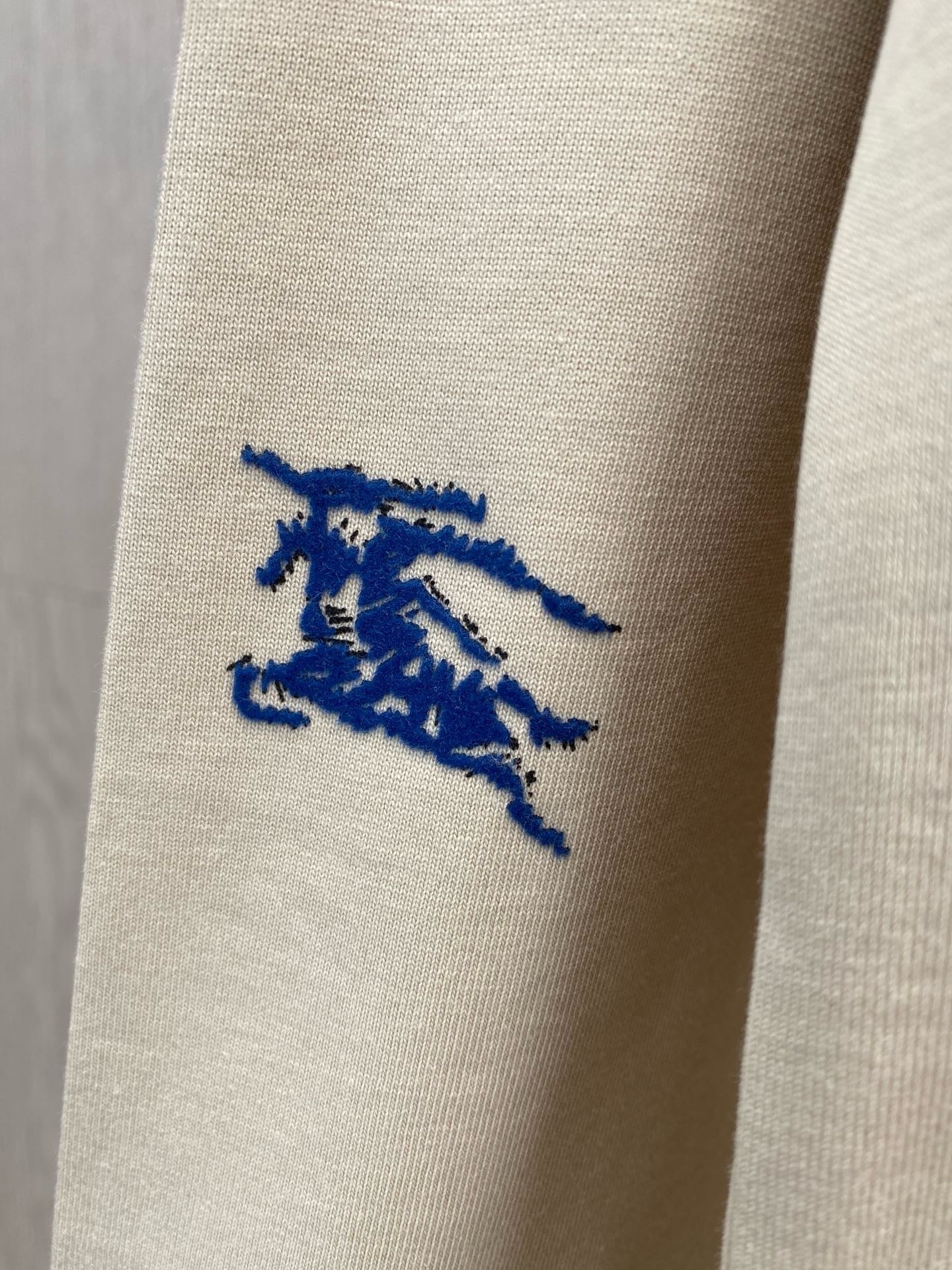 Sweat-shirt brodé Burber