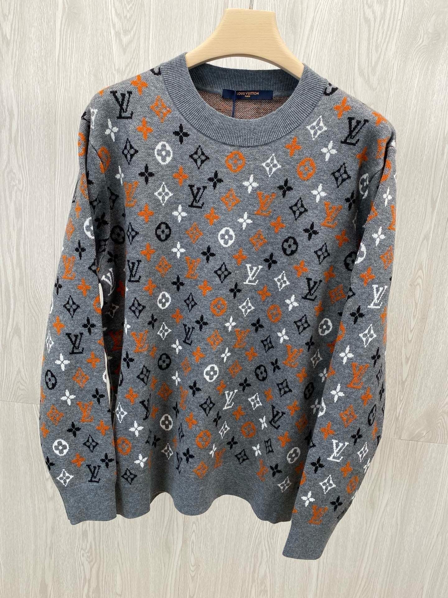 Jacquard monogramme floral classique et ancien, déchiré ! Pull style couple