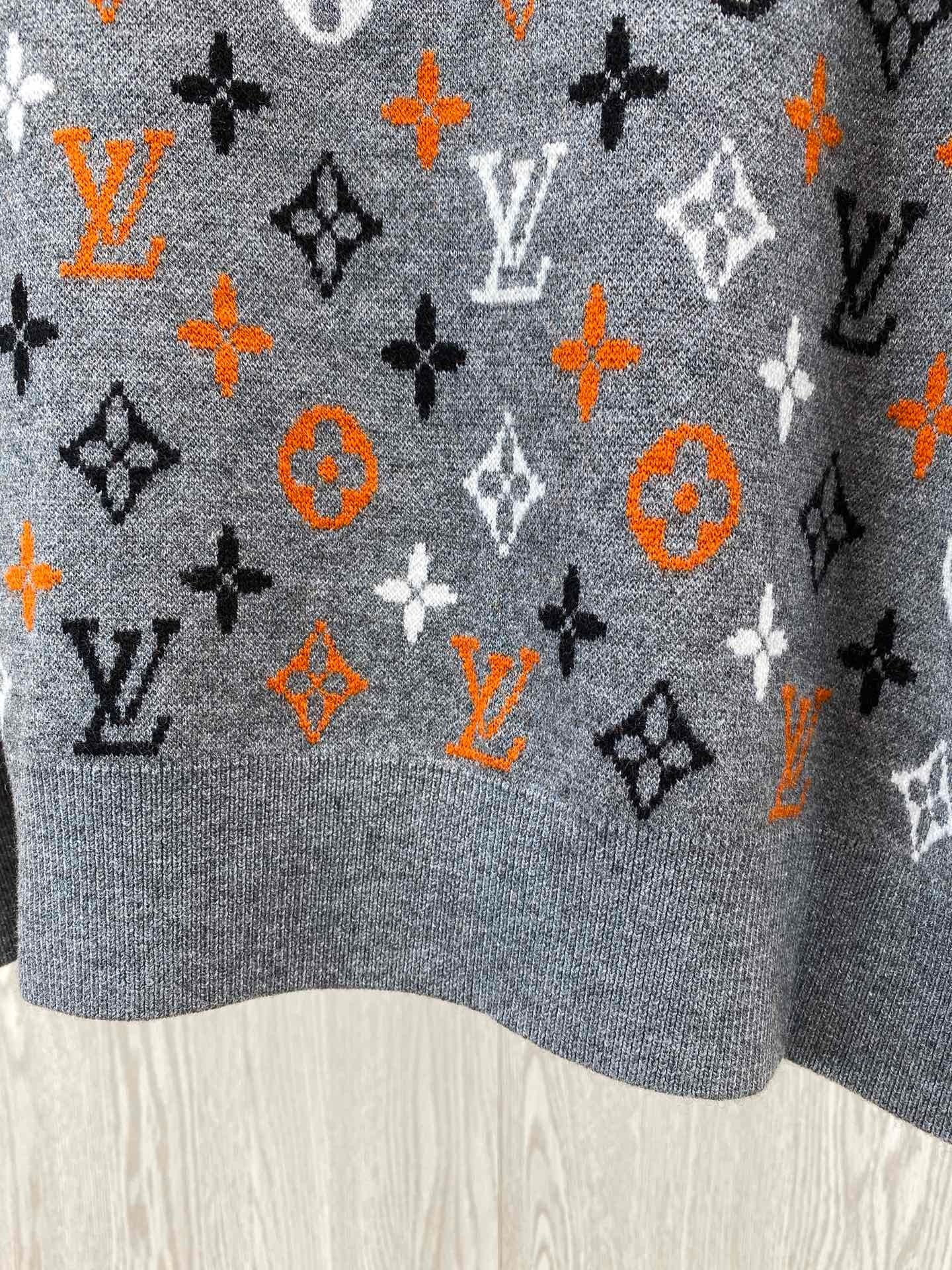 Jacquard monogramme floral classique et ancien, déchiré ! Pull style couple