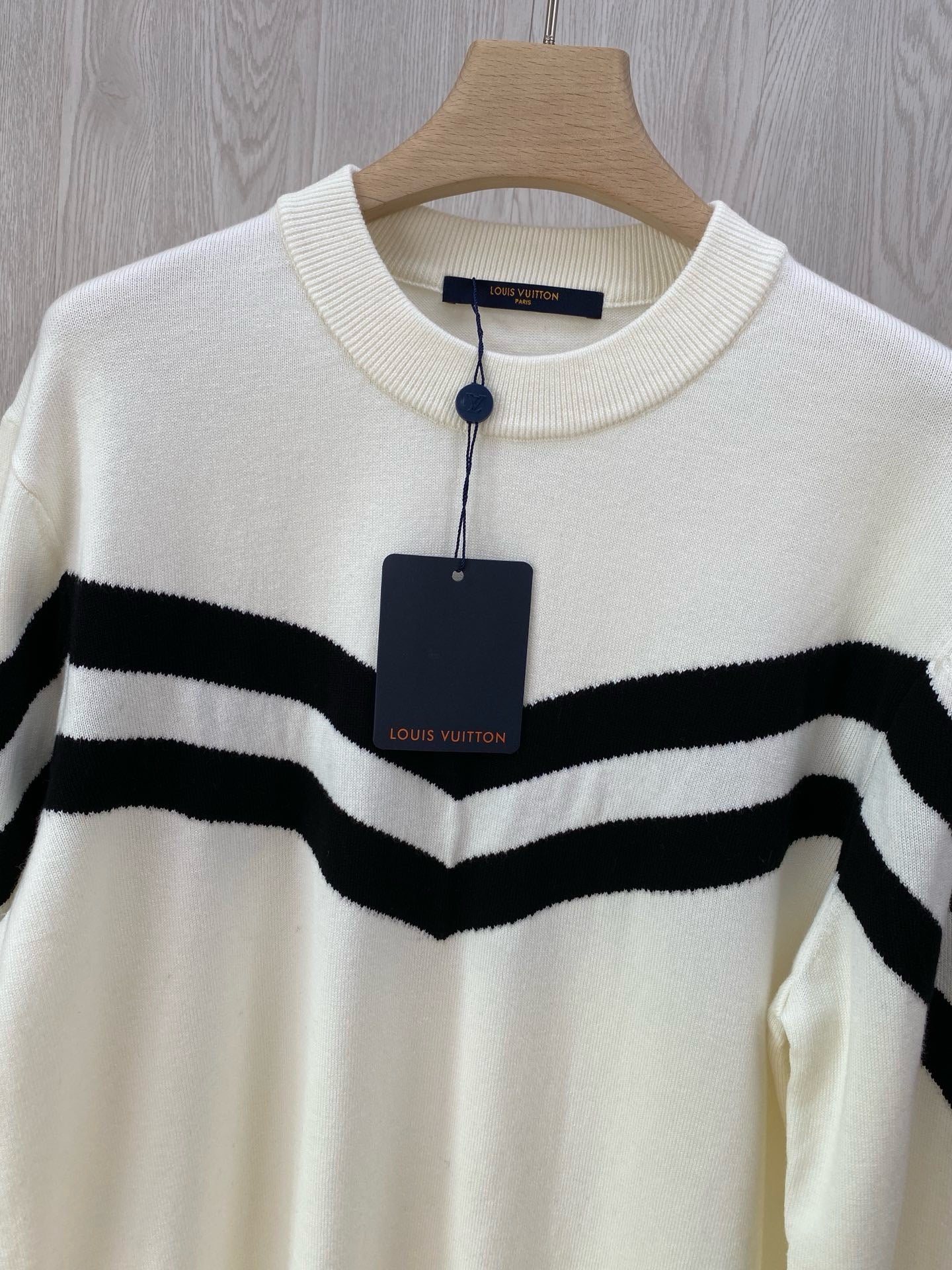 pull en tricot blanc à double rayure avec logo appliqué pour couple