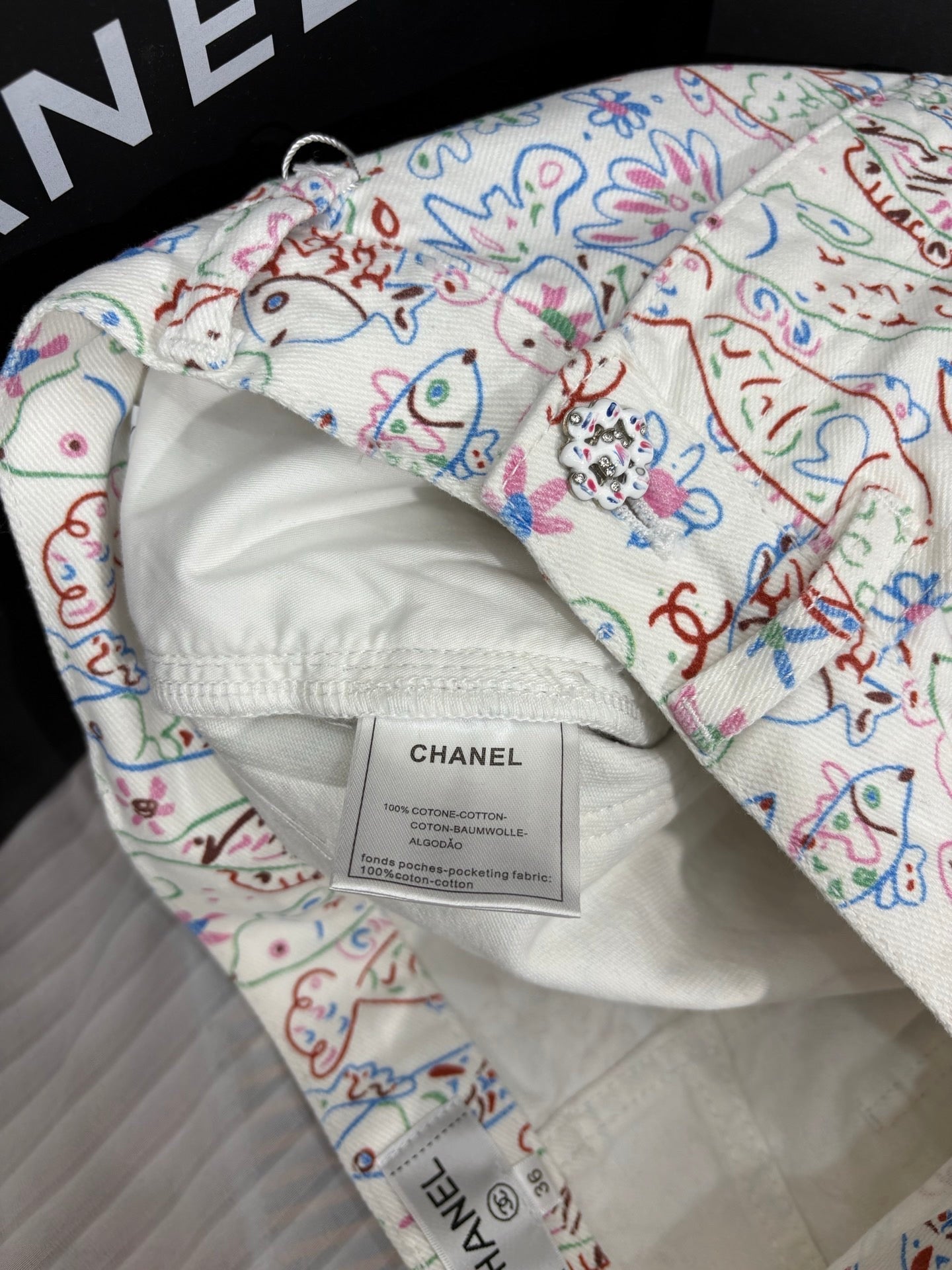 Jeansshorts mit Fisch-Print