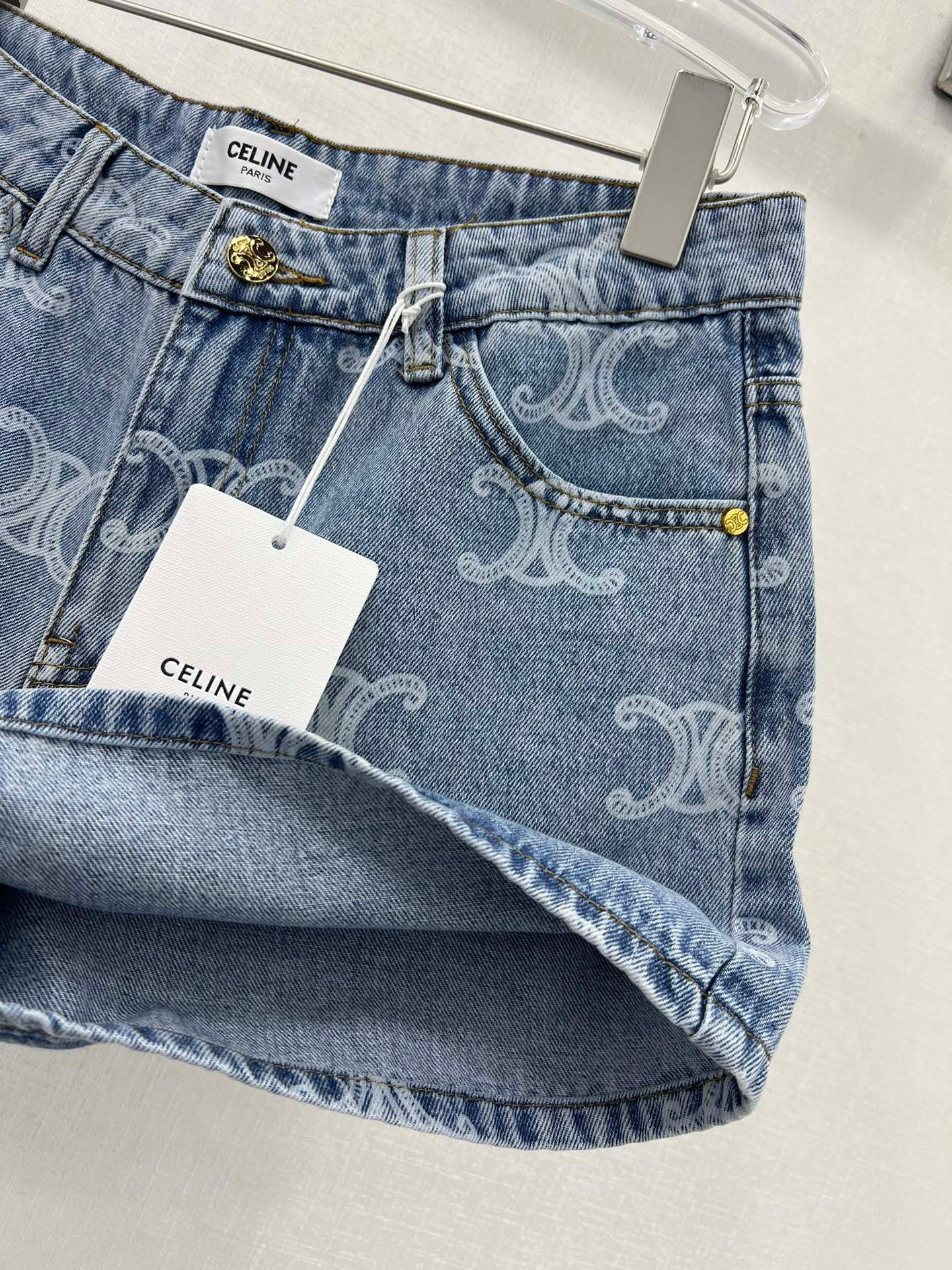 Tissu denim en coton sergé avec imprimé Arc de Triomphe sur toute la surface