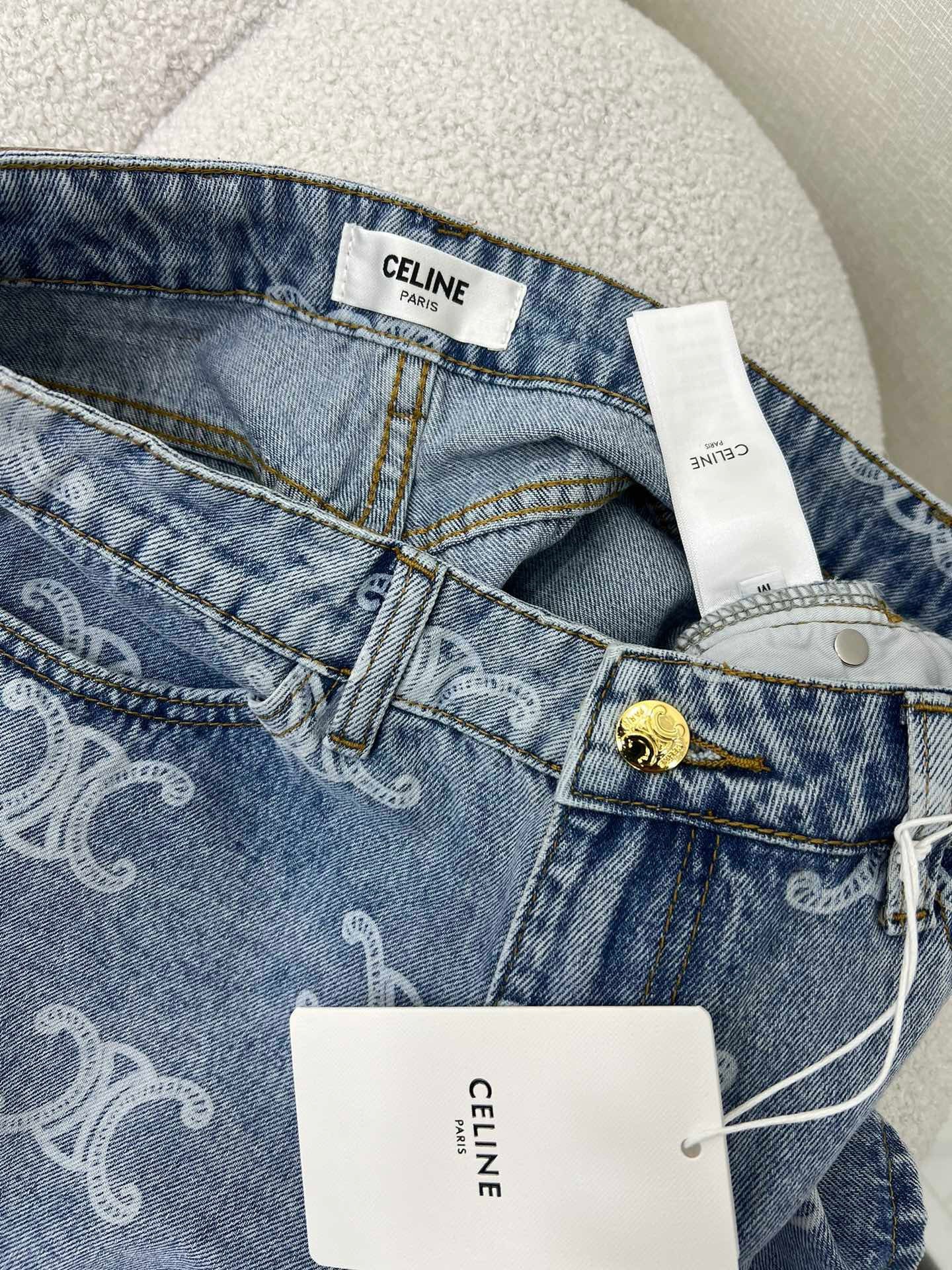 Tissu denim en coton sergé avec imprimé Arc de Triomphe sur toute la surface