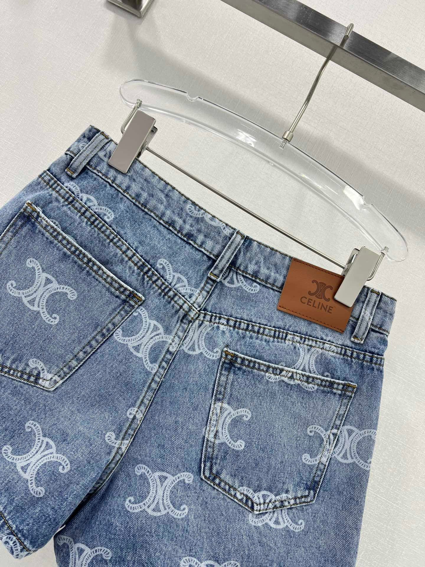 Tissu denim en coton sergé avec imprimé Arc de Triomphe sur toute la surface