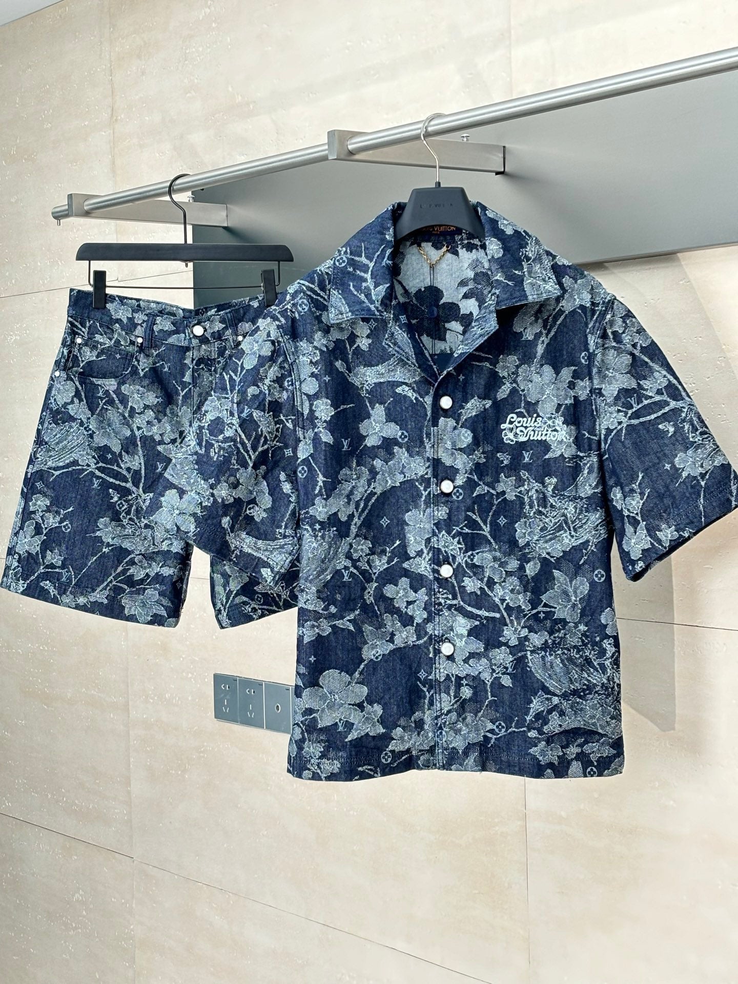 Nouvelle veste à manches courtes en denim à fleurs 25Ss