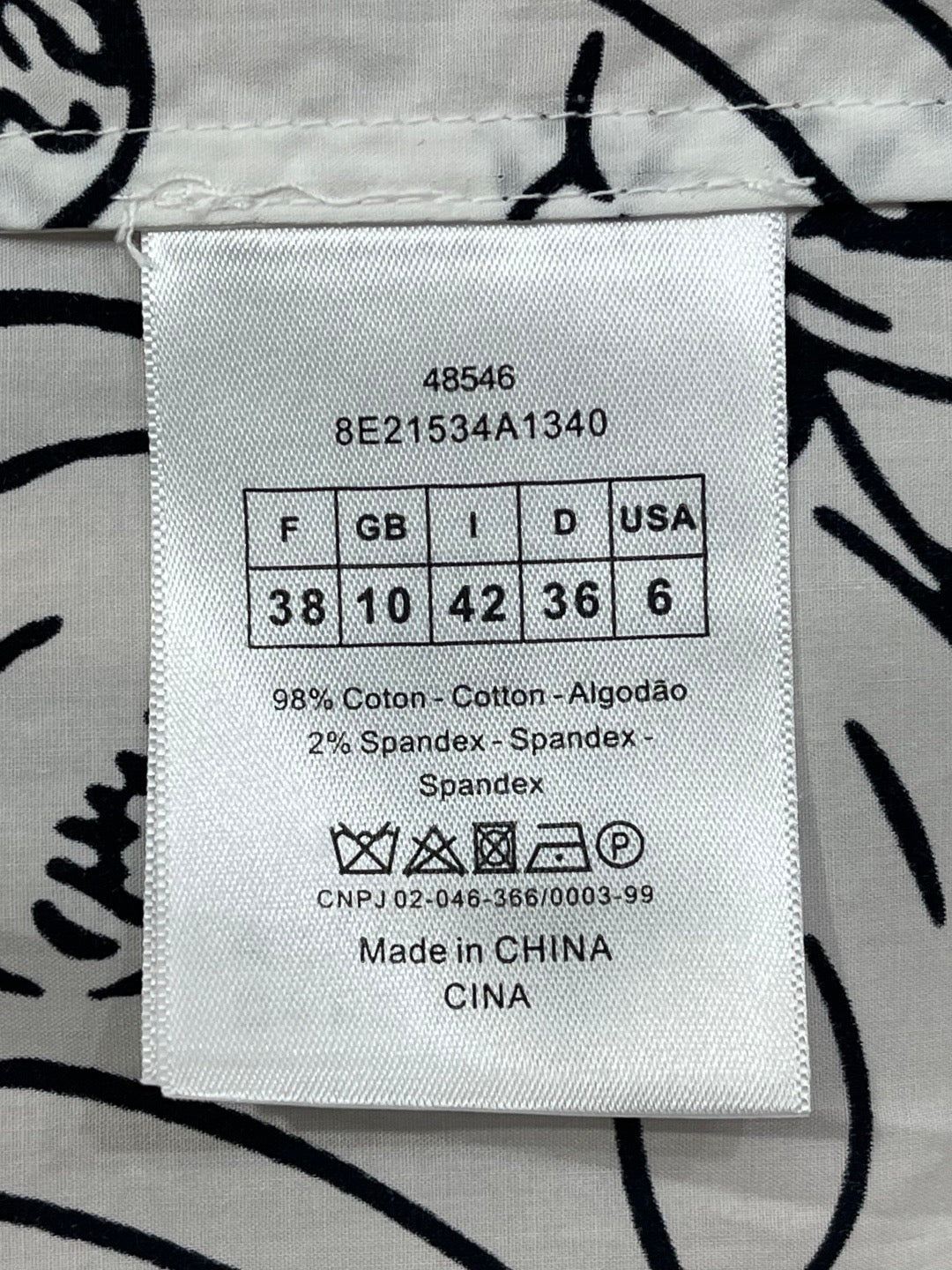 Langärmliges Hemd mit V-Ausschnitt und Schleifendruck