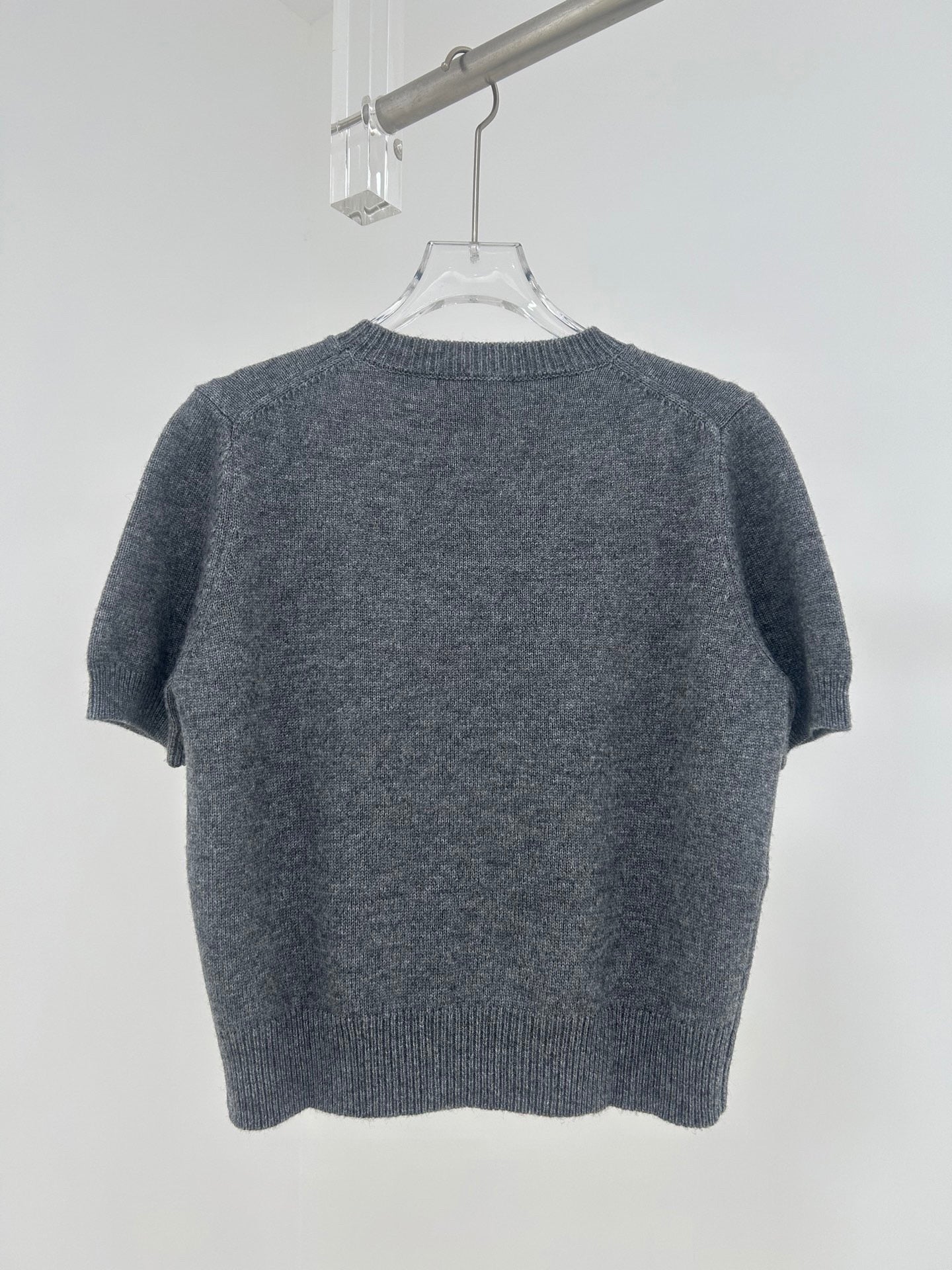 Manches courtes en laine tricotée avec logo lettre brodé 3D