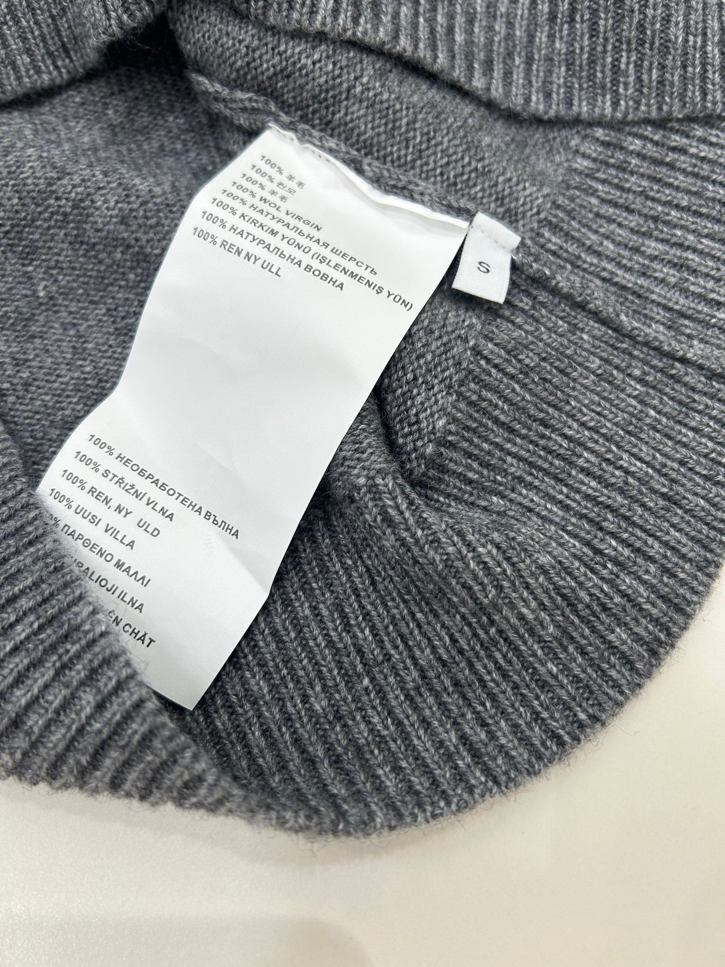 Manches courtes en laine tricotée avec logo lettre brodé 3D