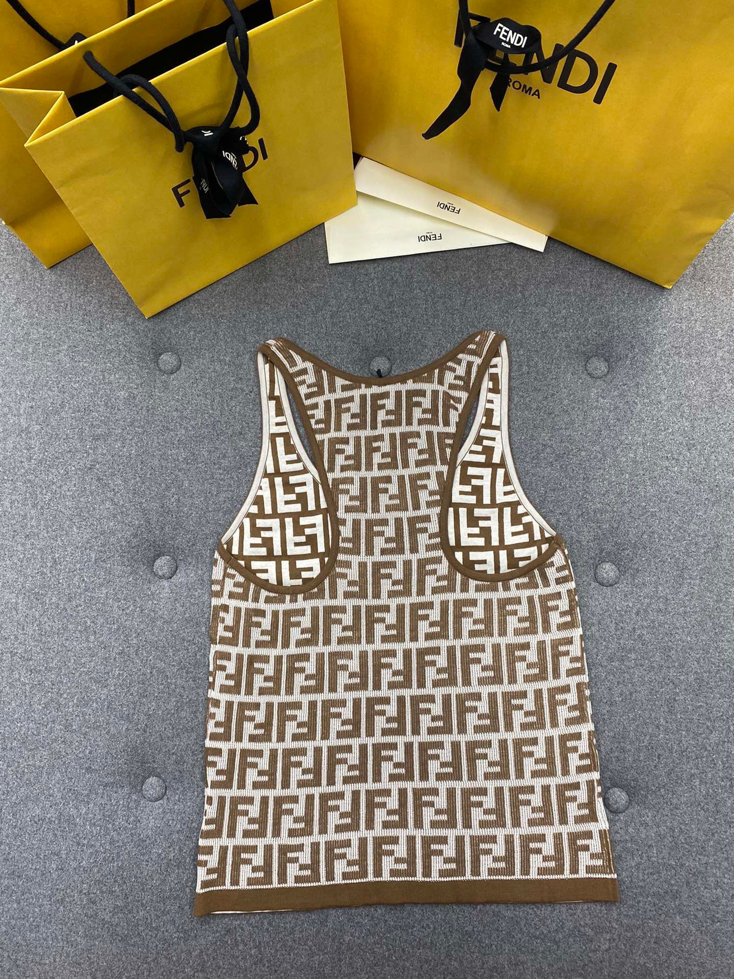 Haut en coton 𝗙𝗙 marron