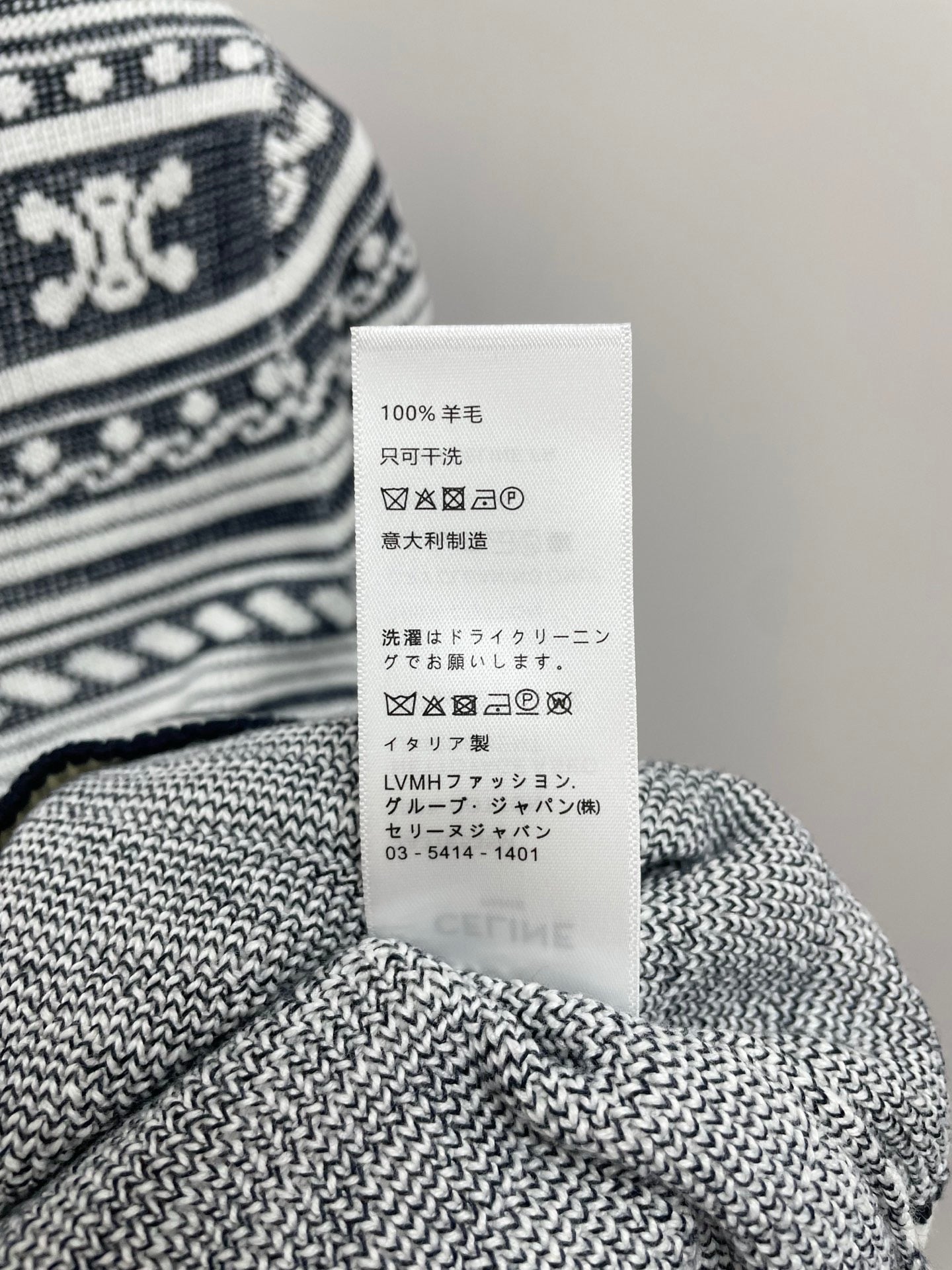 E long sleeve crew neck