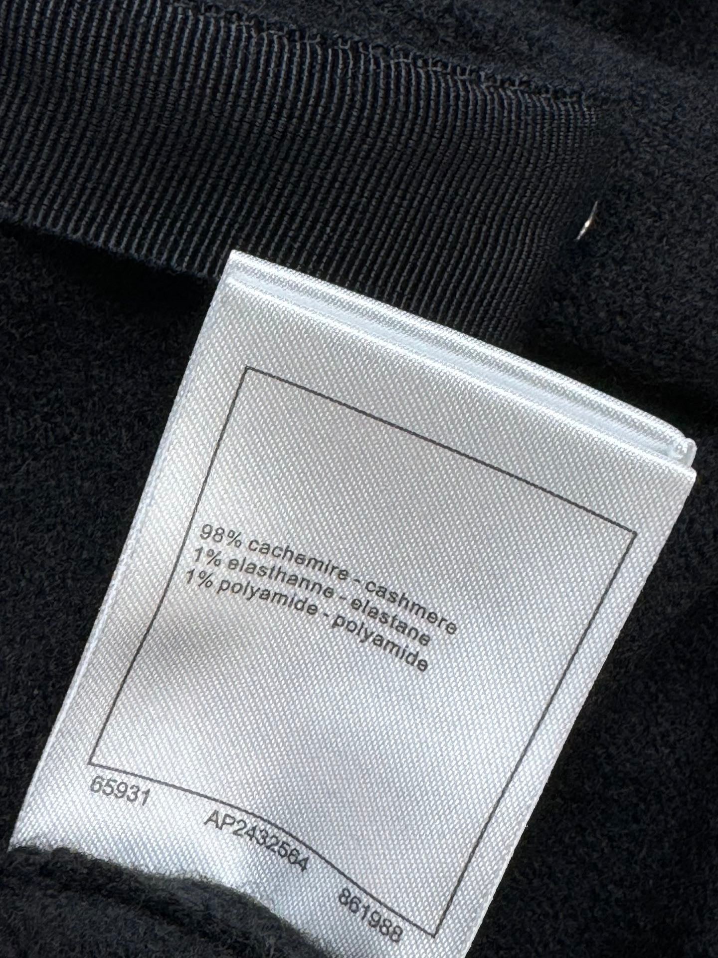 Cardigan en cachemire à boutons style sac à dos