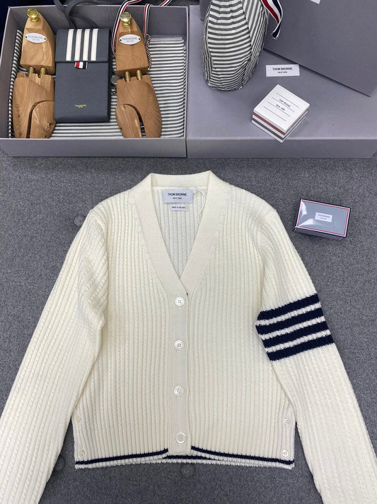 Cardigan classique à col en V à quatre bandes TB