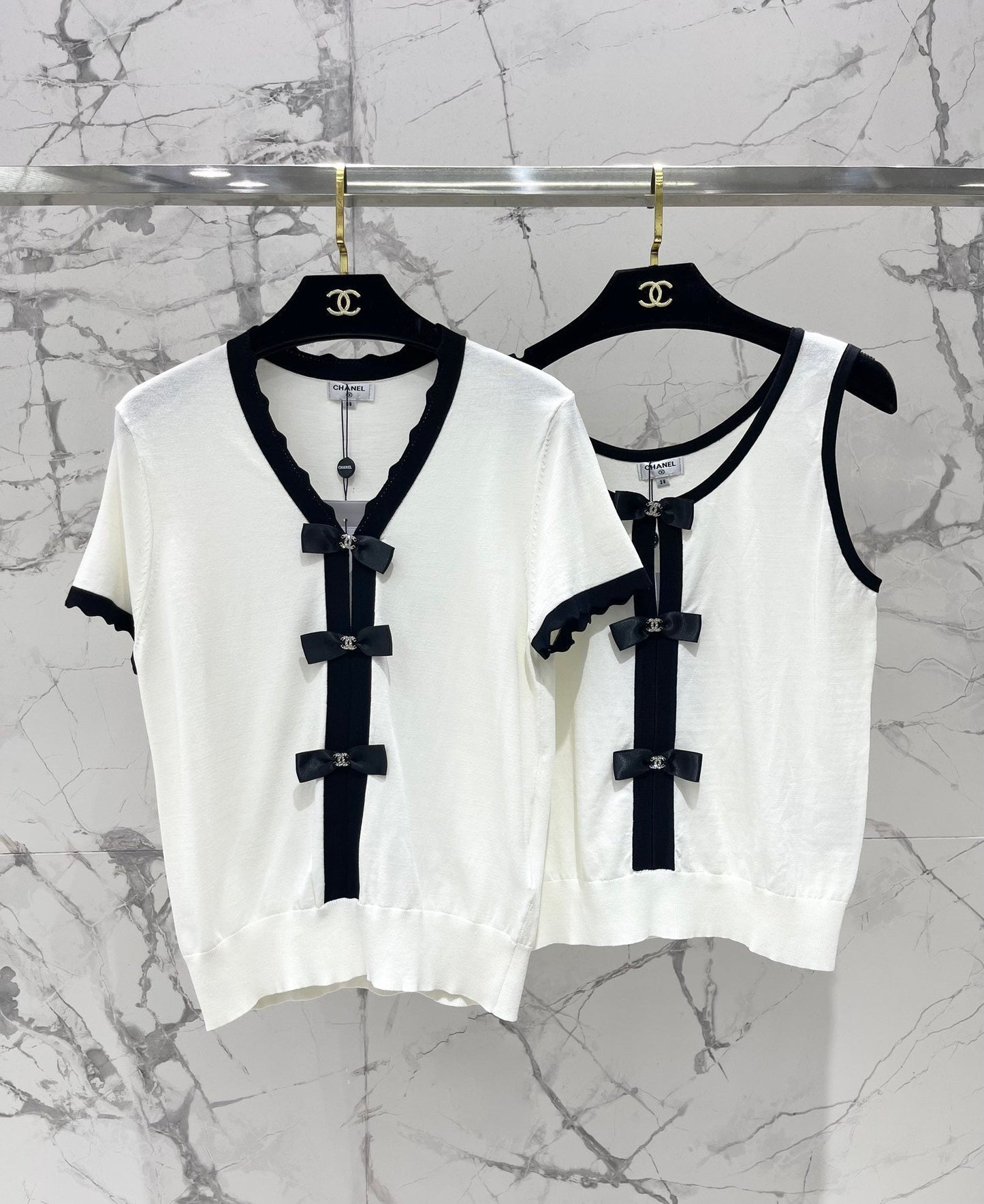 Strickjacke mit V-Ausschnitt und Farbblockdesign und Schleife