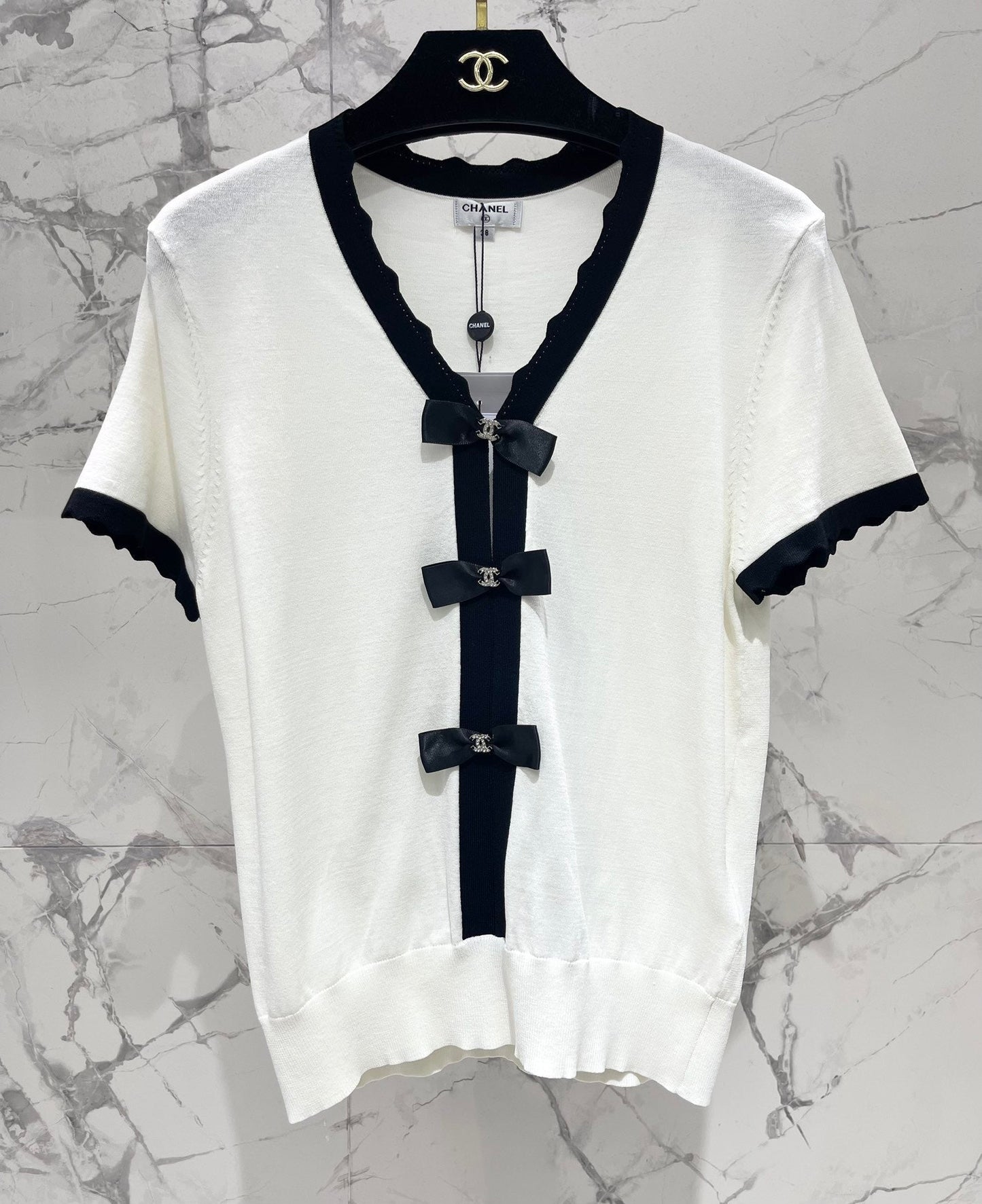 Strickjacke mit V-Ausschnitt und Farbblockdesign und Schleife