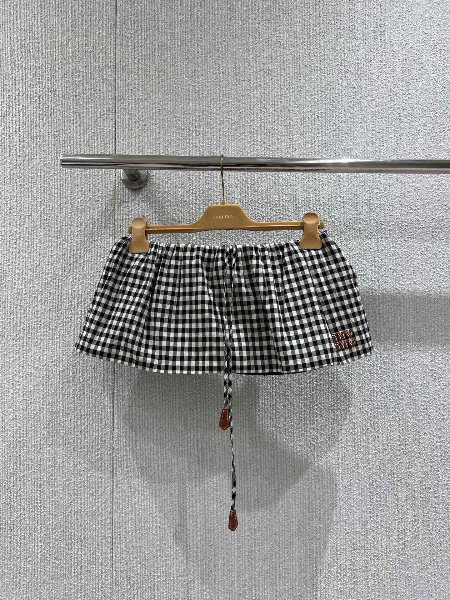 Mini-jupe vichy noire et blanche