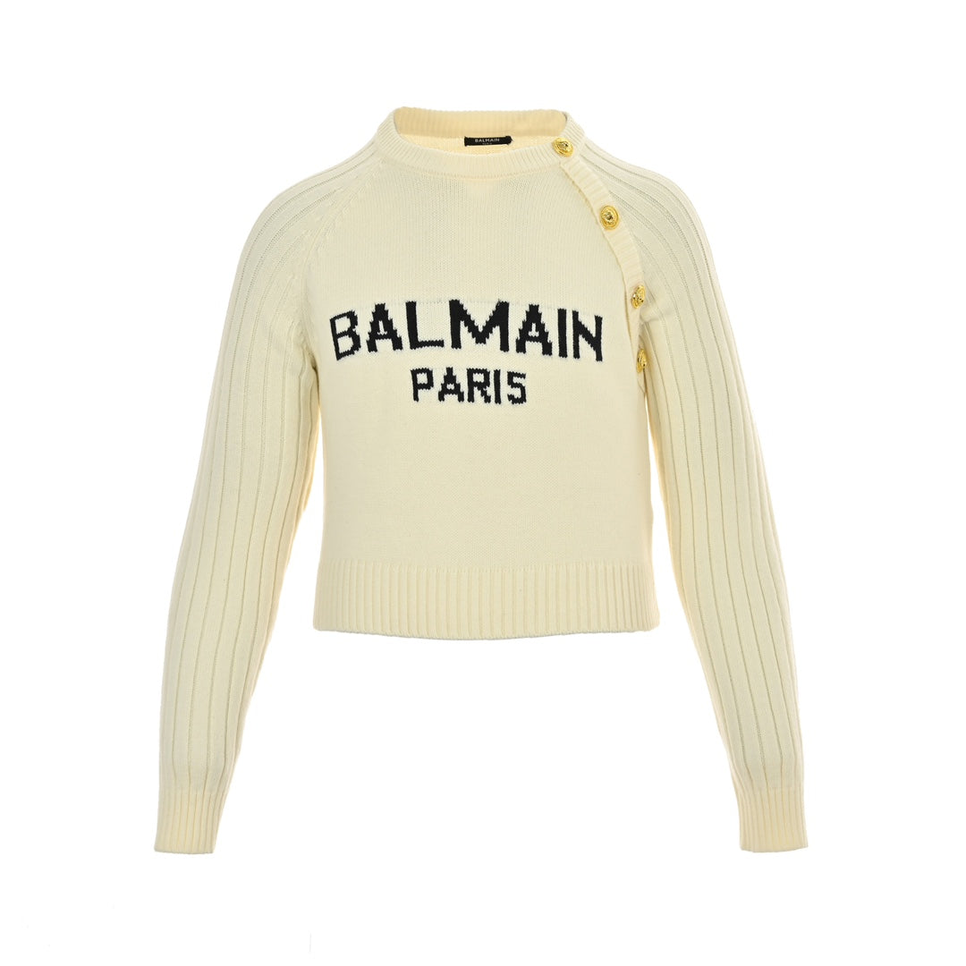 Damenpullover mit Rundhalsausschnitt und Buchstabenlogo aus Metall