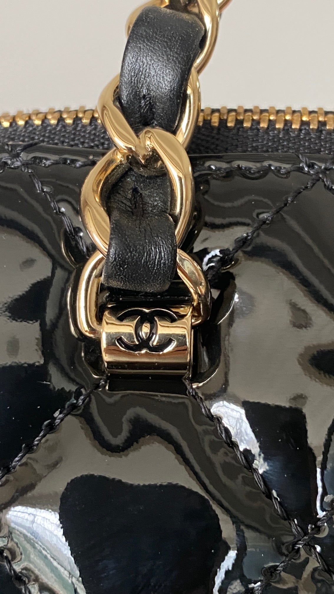 Kleine Handtasche aus Kalbslackleder