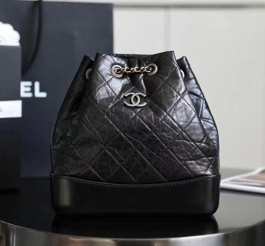 Sac à dos en cuir de veau vieilli et noir métallisé doré