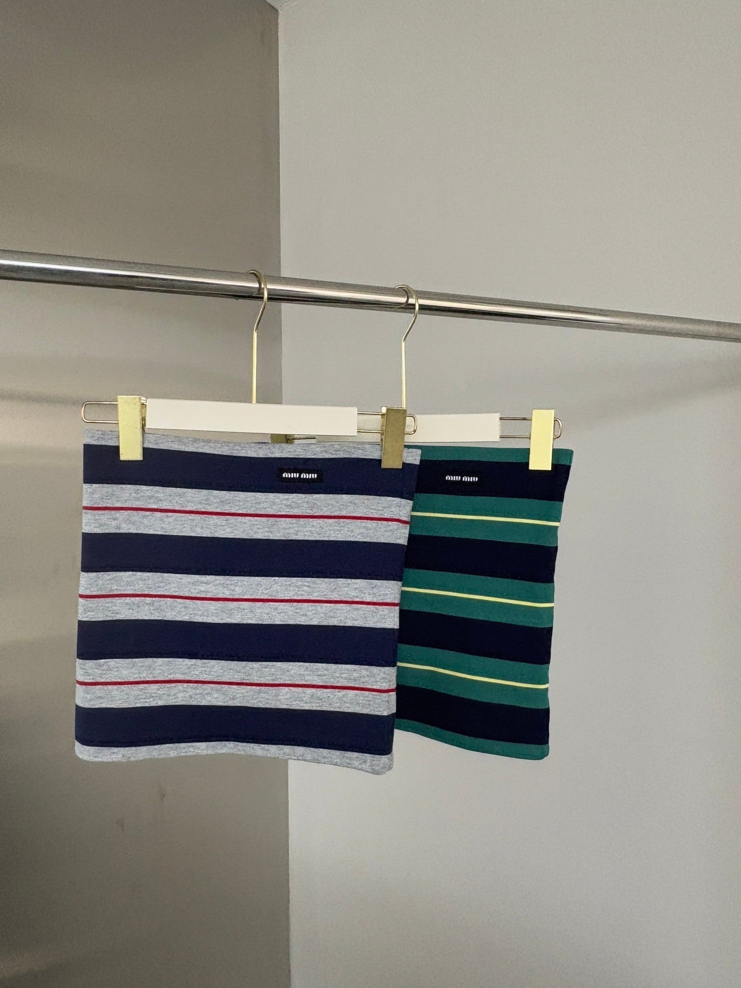 Gestreifte Bandeau-Tops