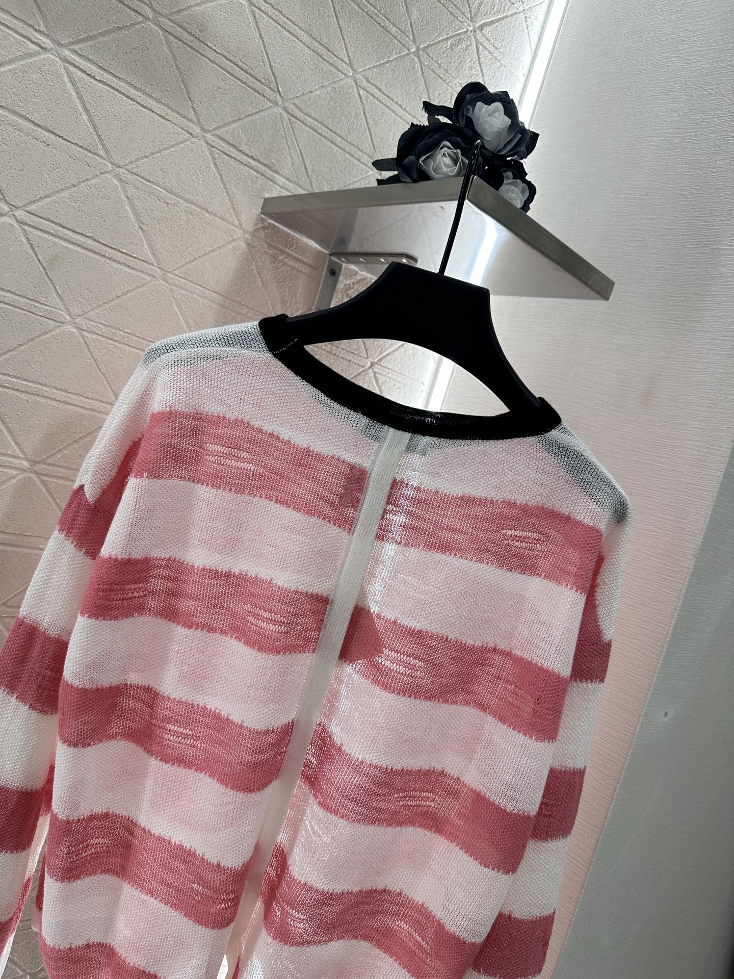 gestreifte Strickjacke mit langen Ärmeln