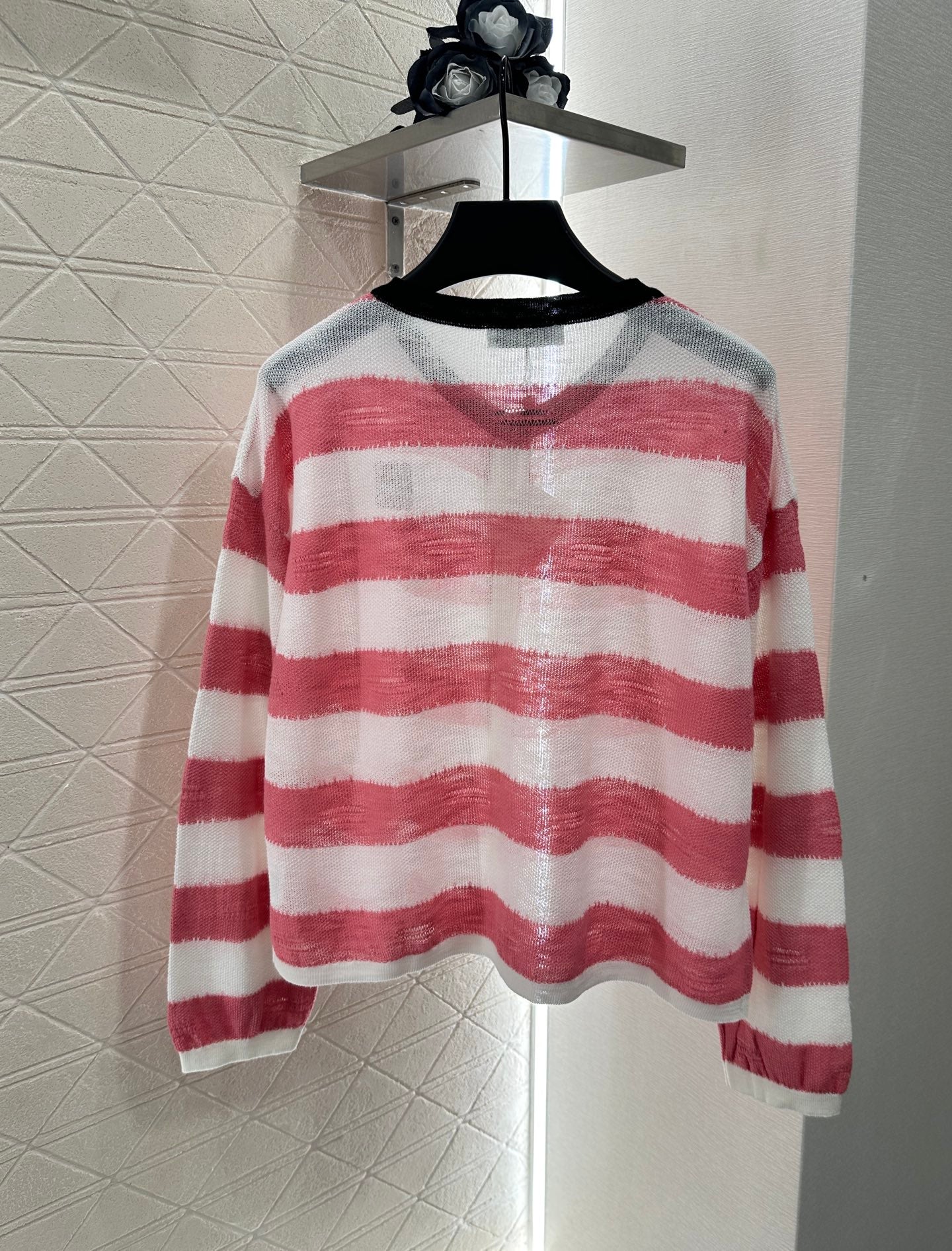 gestreifte Strickjacke mit langen Ärmeln