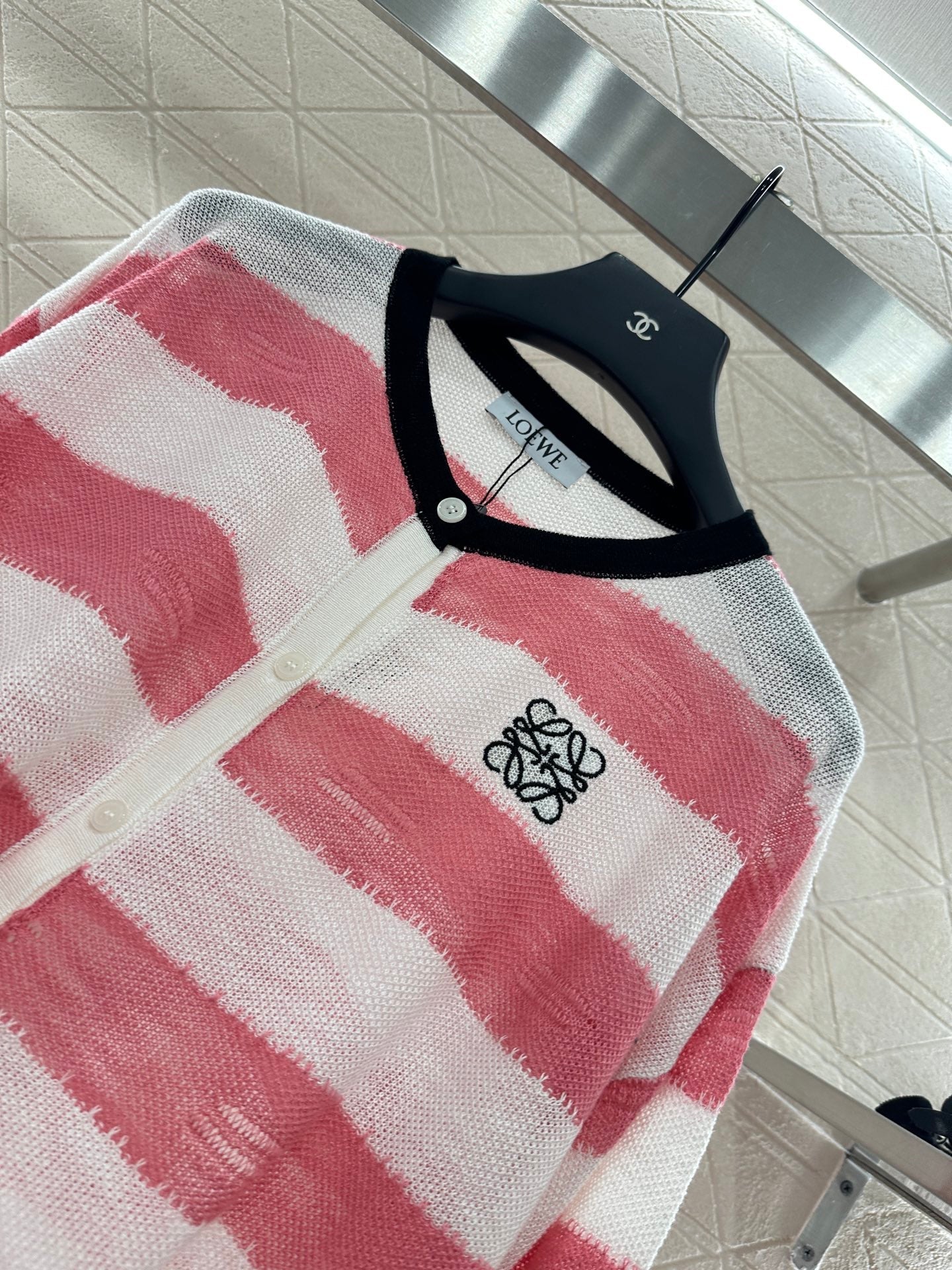 gestreifte Strickjacke mit langen Ärmeln