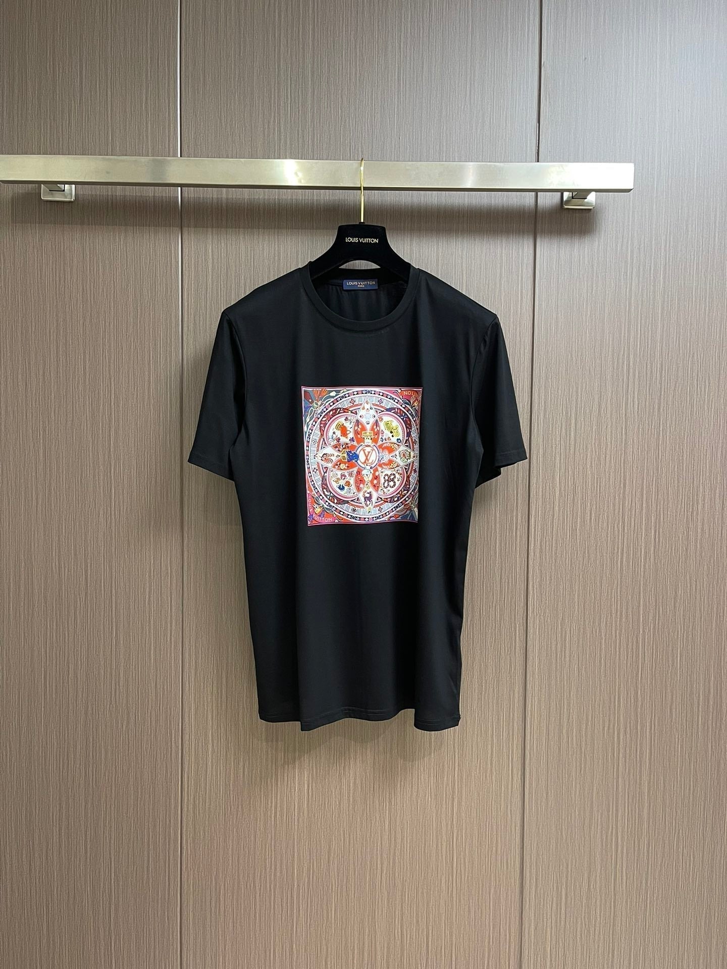 🔥 🔥24FW NEU L Sanhua T-Shirt mit ikonischem Designelement