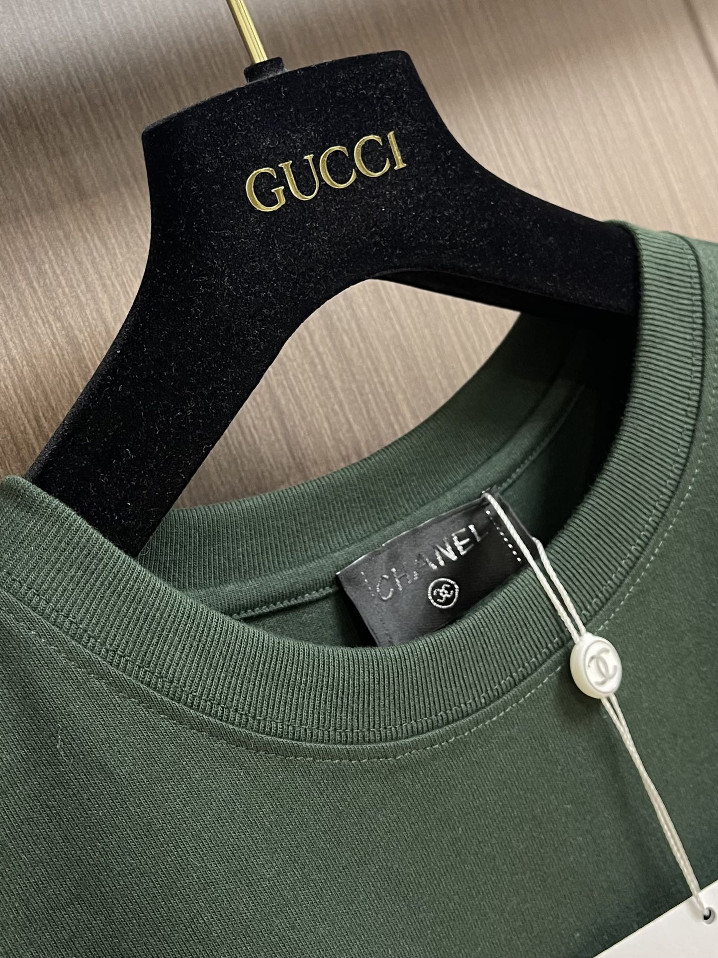 T-shirt avec logo floqué sur l'épaule 24FW