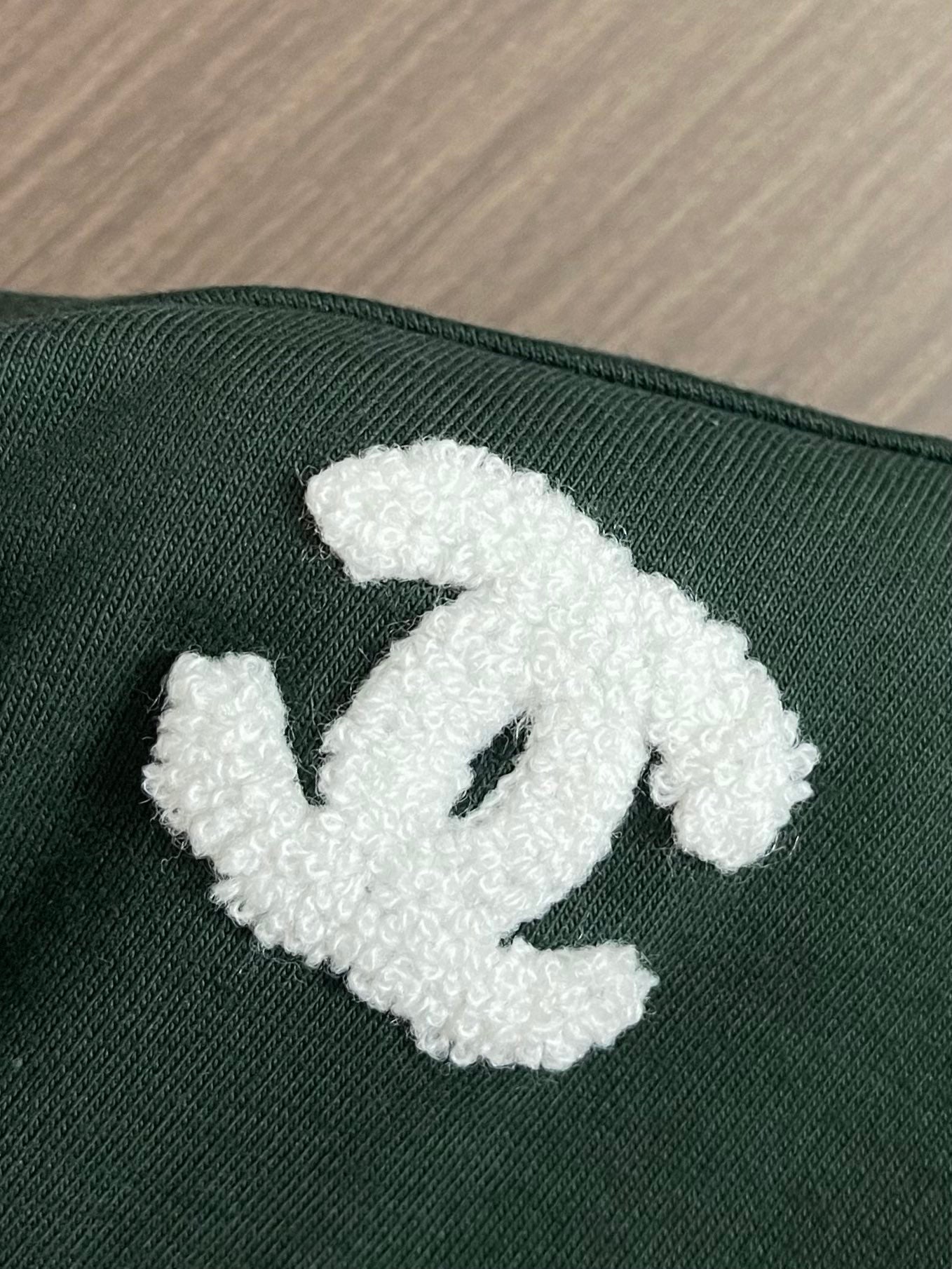 T-shirt avec logo floqué sur l'épaule 24FW