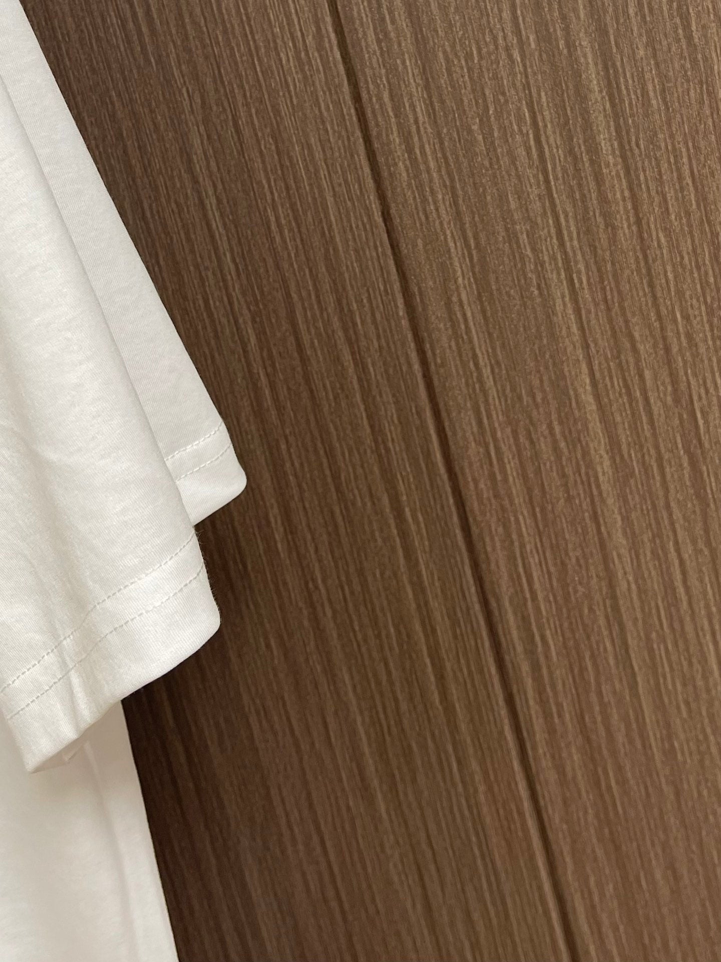 🔥 🔥24FW NEU L Sanhua T-Shirt mit ikonischem Designelement