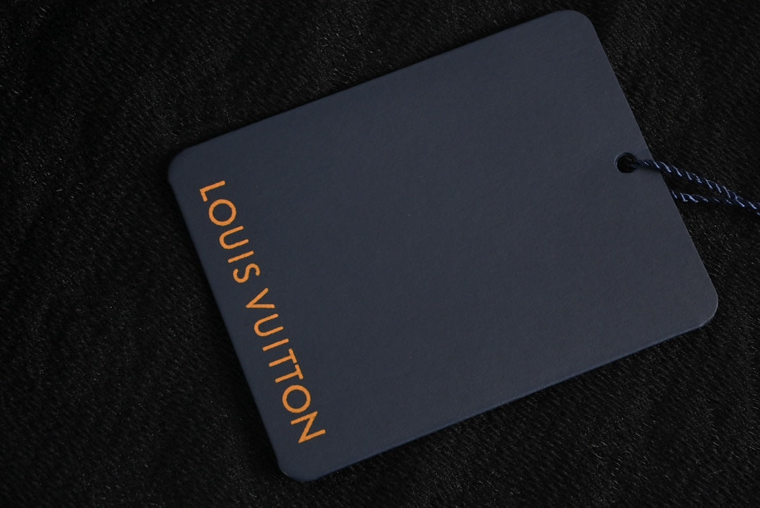 Col en V, manches courtes, lettres orange