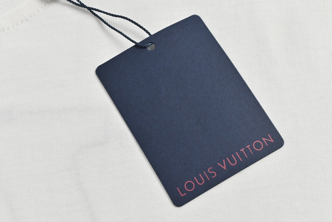 Kurze Ärmel mit Strukturbuchstabenstickerei